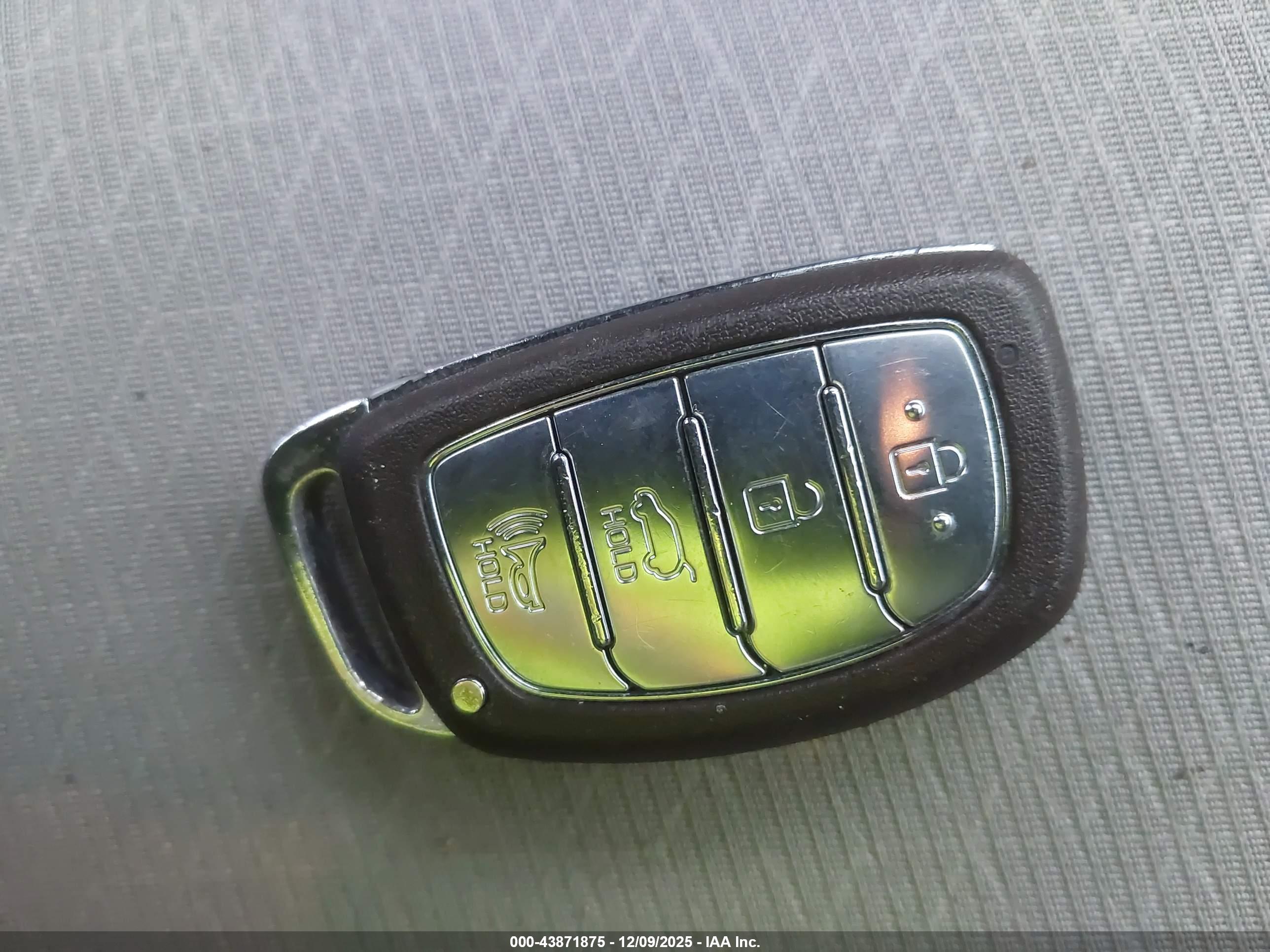 HYUNDAI TUCSON image 11