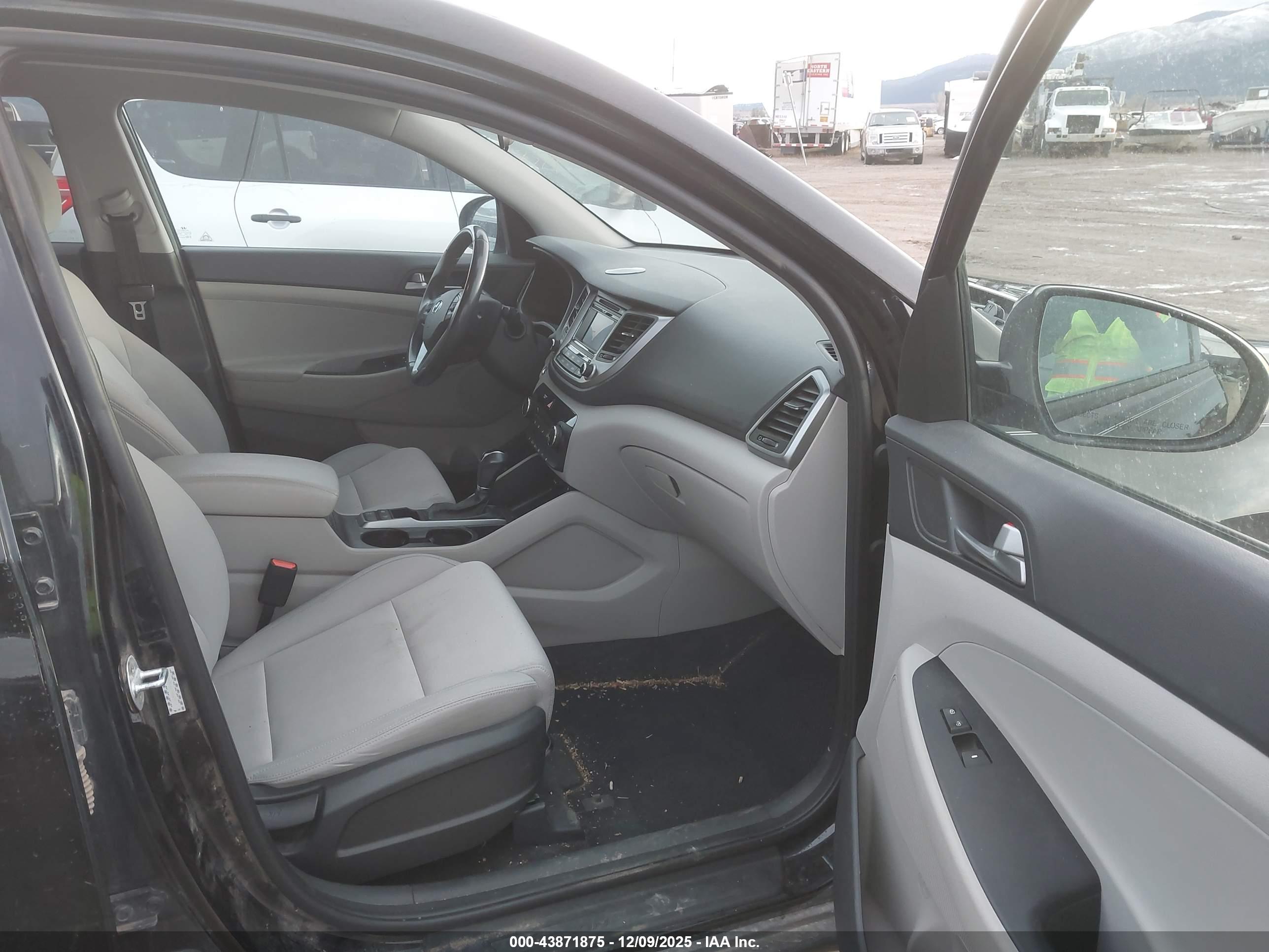 HYUNDAI TUCSON image 5