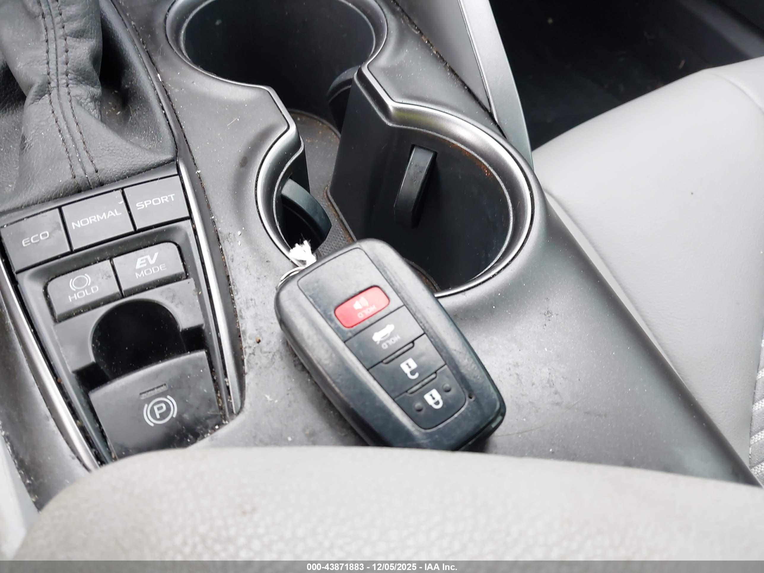 TOYOTA CAMRY image 11
