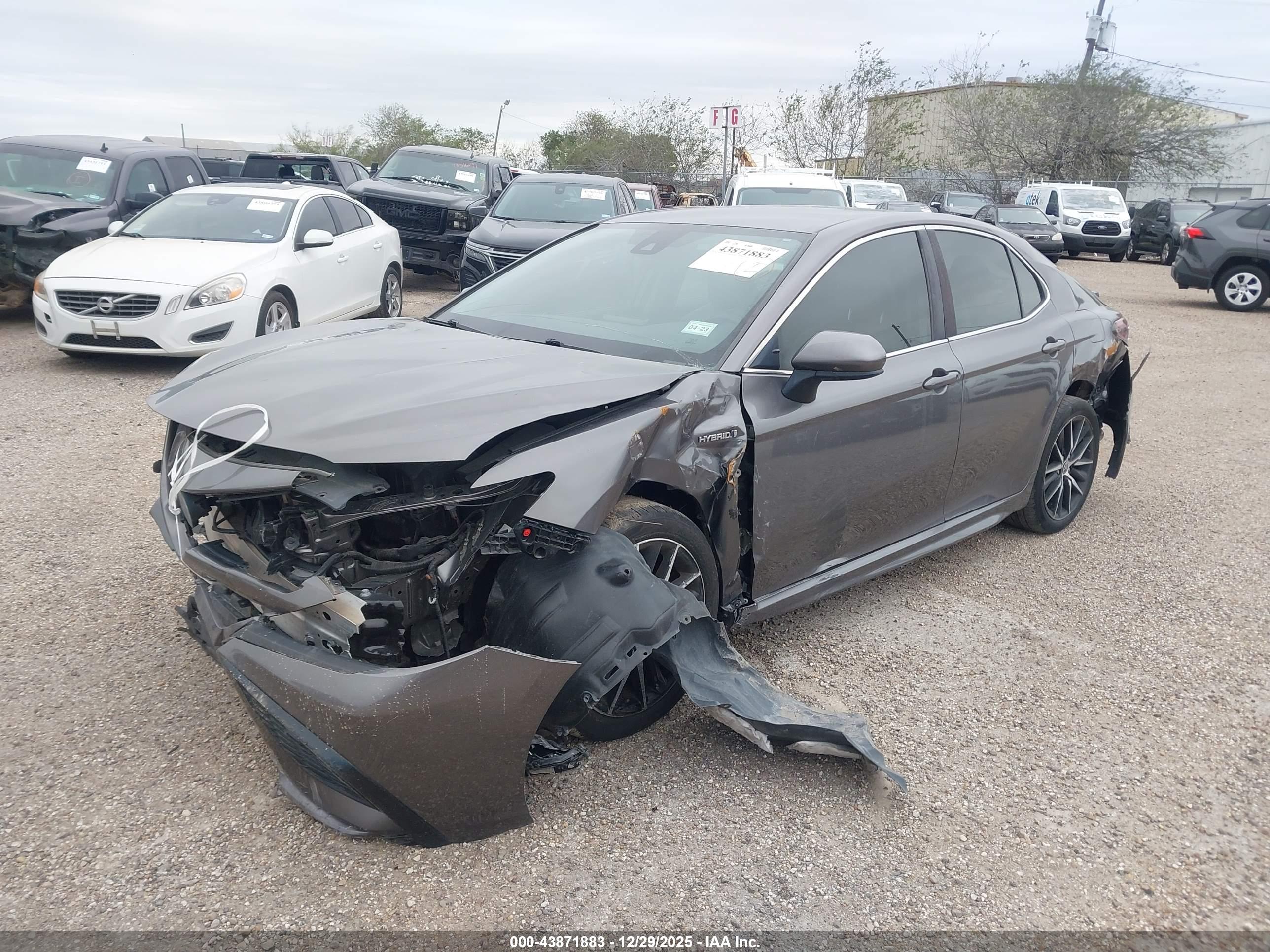 TOYOTA CAMRY image 2