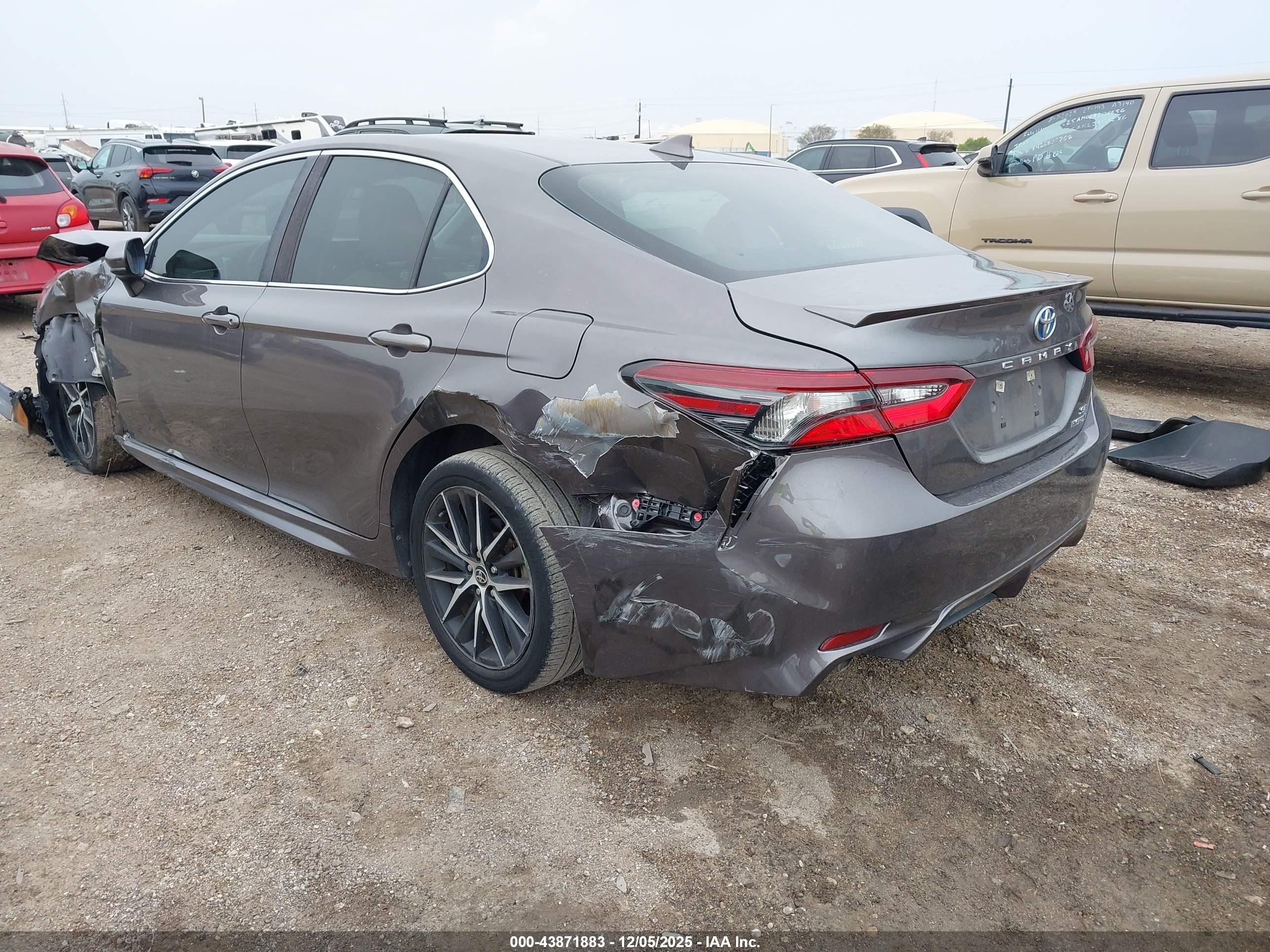 TOYOTA CAMRY image 3