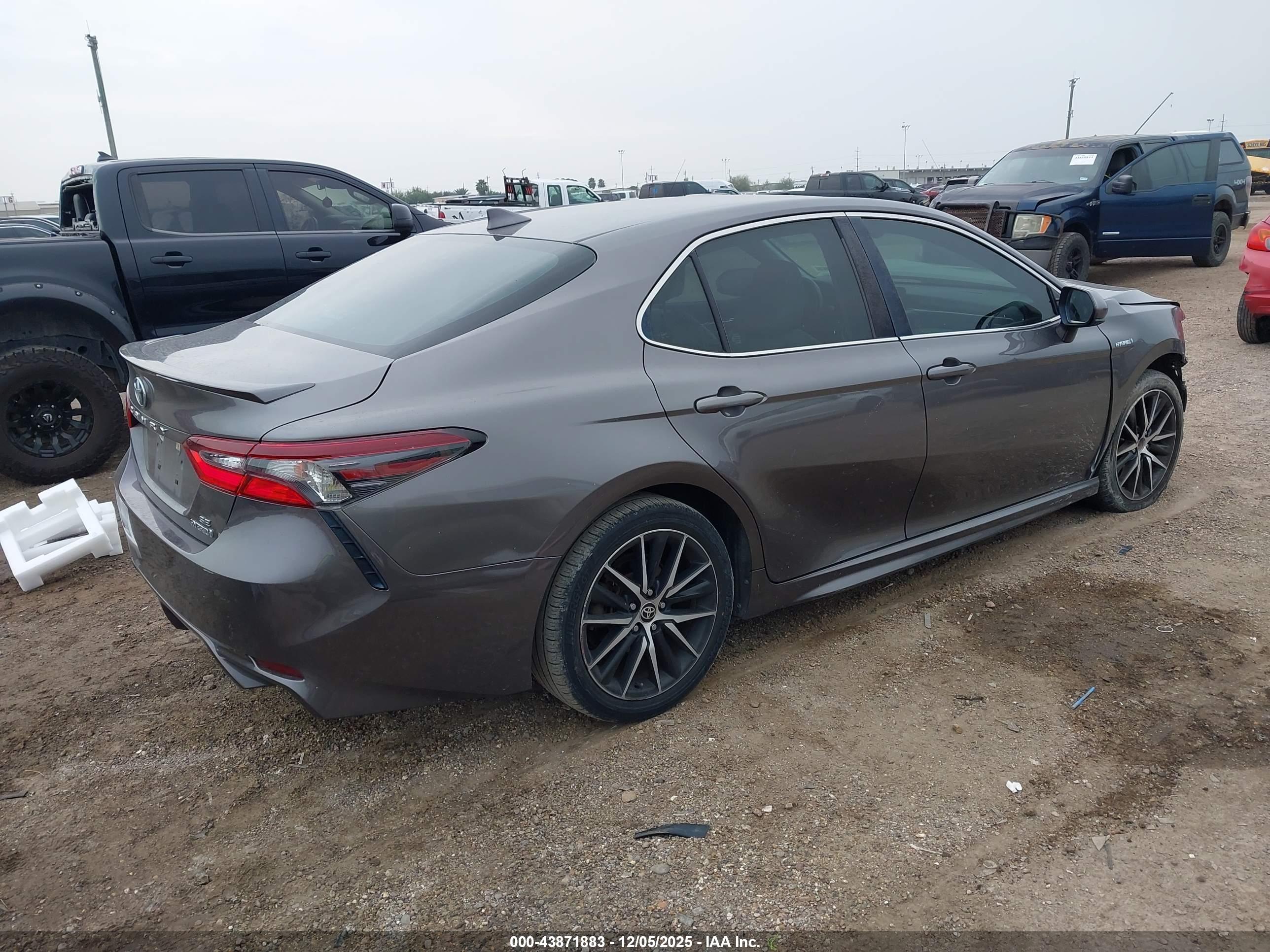TOYOTA CAMRY image 4