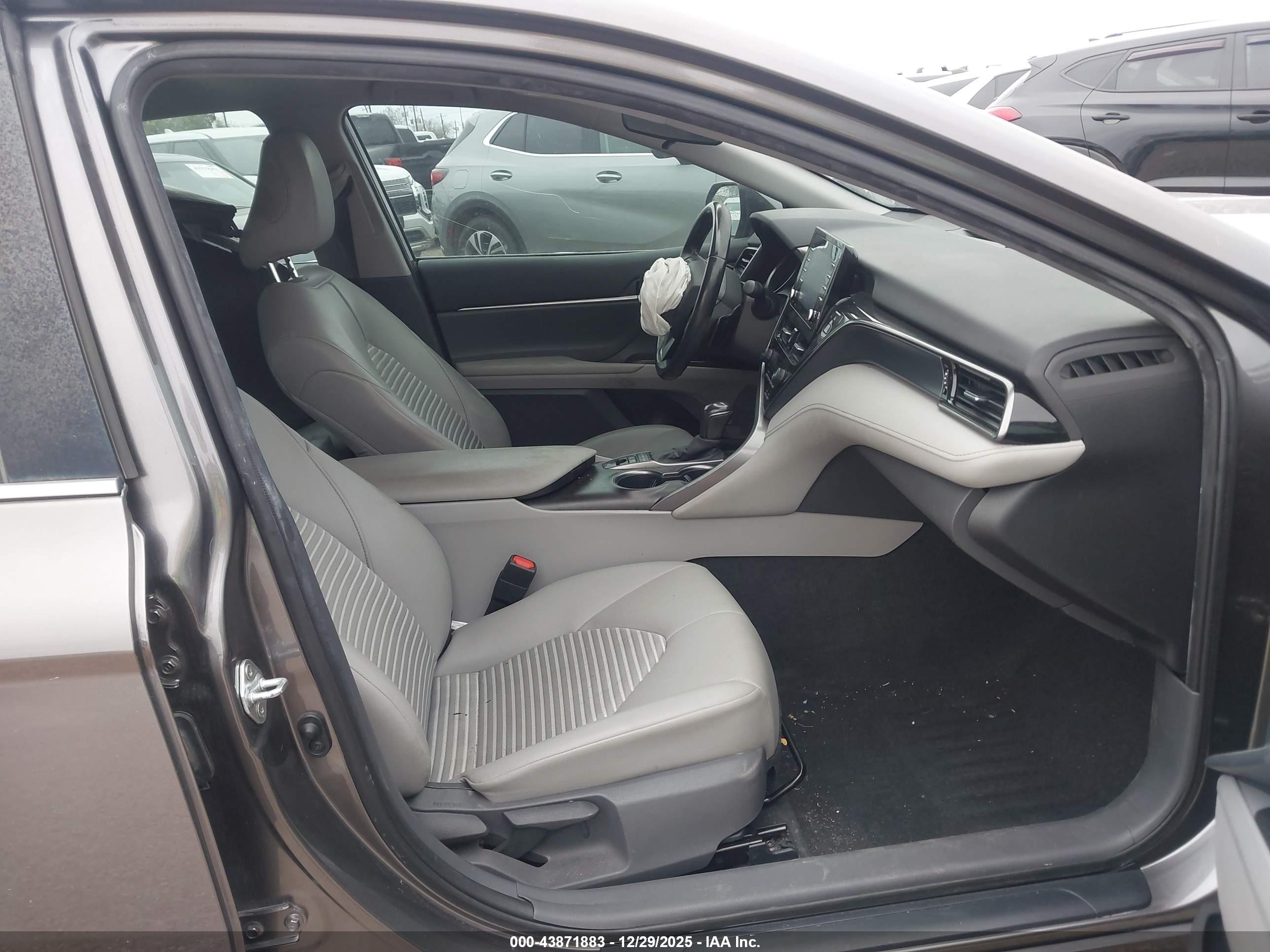 TOYOTA CAMRY image 5