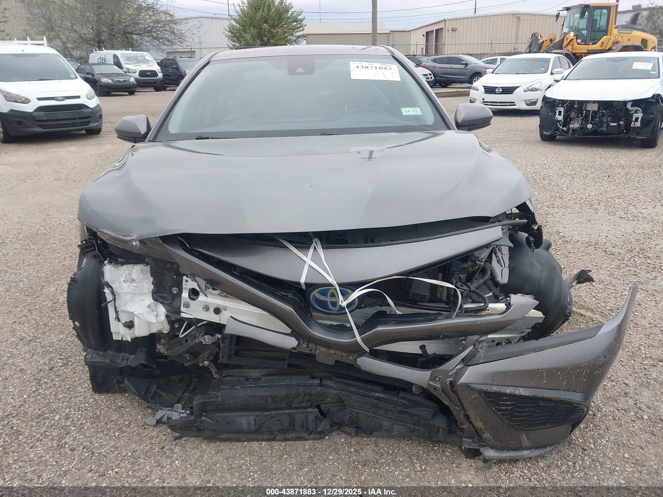 TOYOTA CAMRY image 6