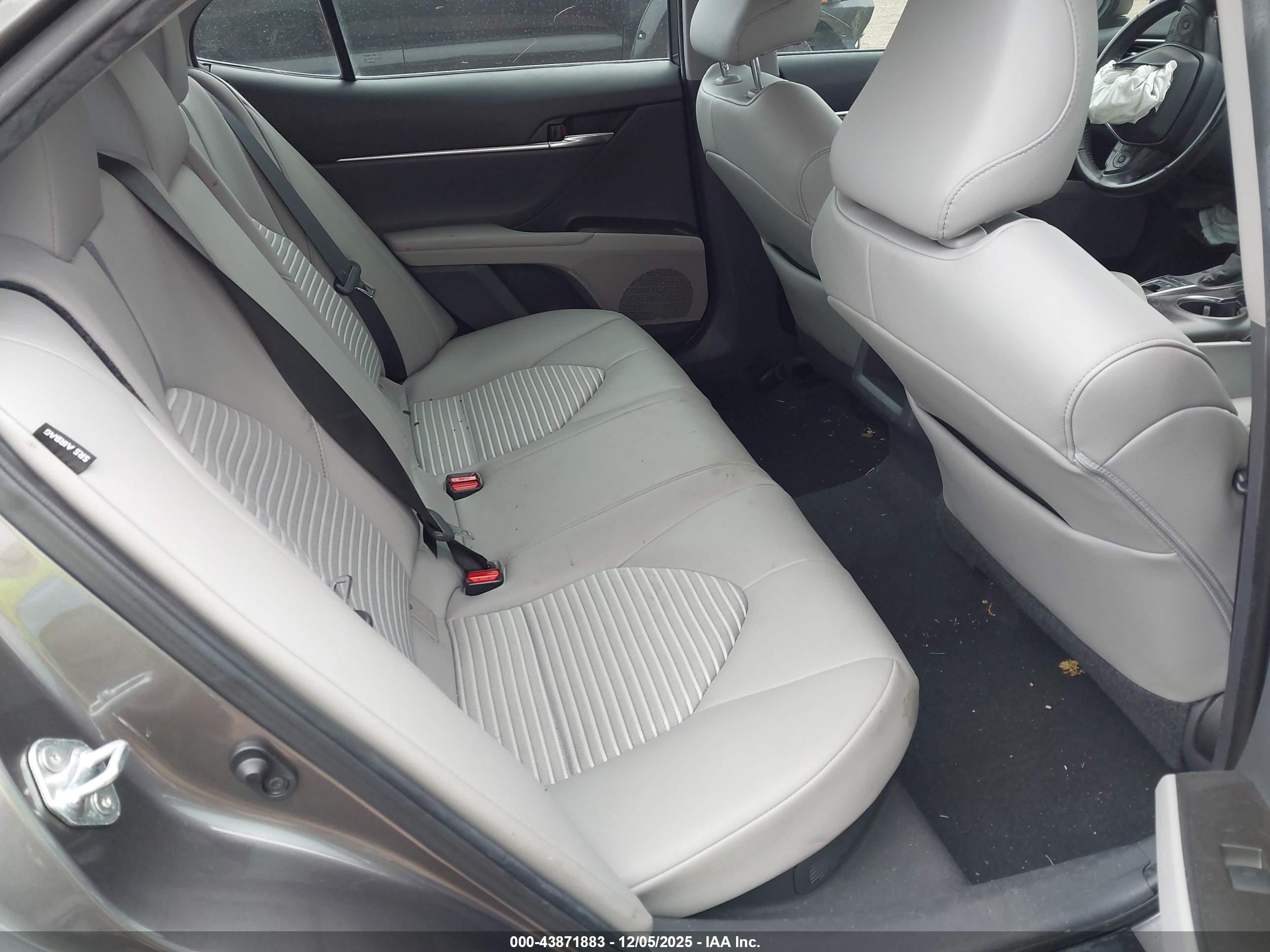 TOYOTA CAMRY image 8