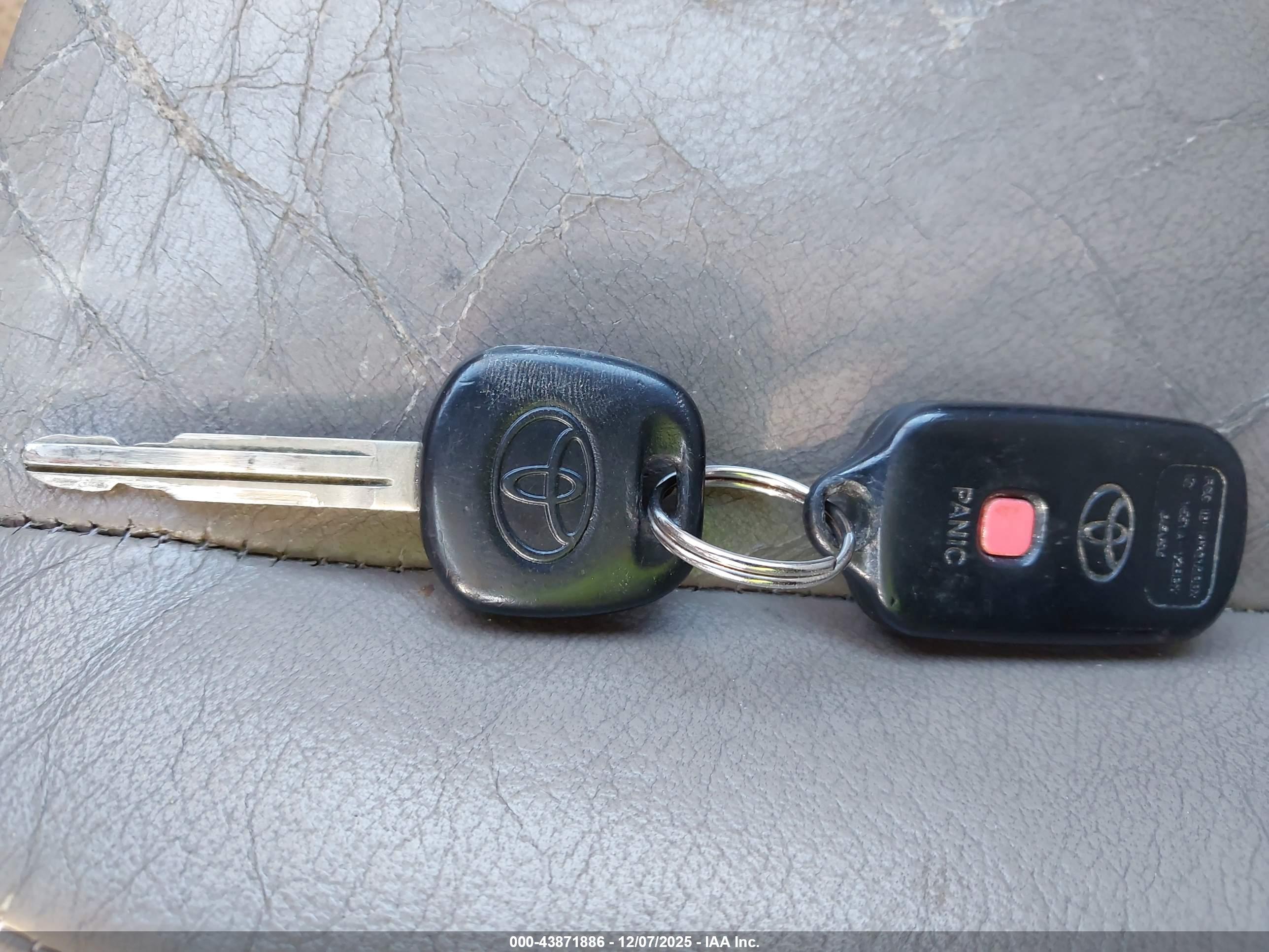 TOYOTA 4RUNNER image 11