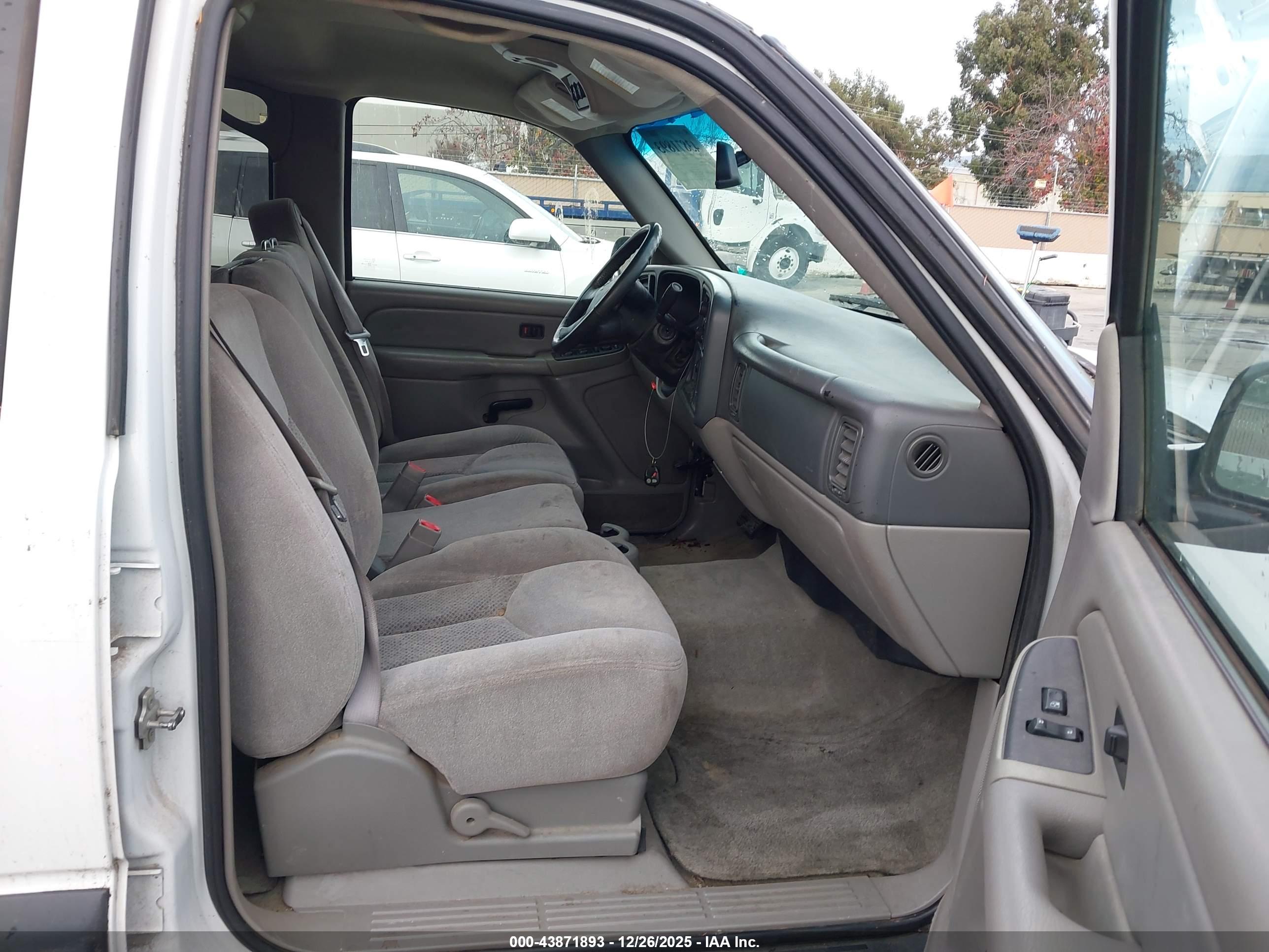 CHEVROLET TAHOE image 5
