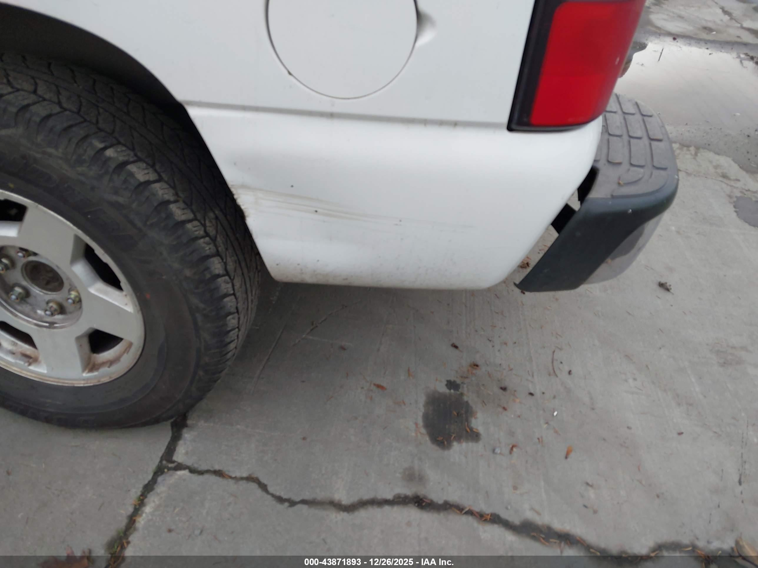 CHEVROLET TAHOE image 6