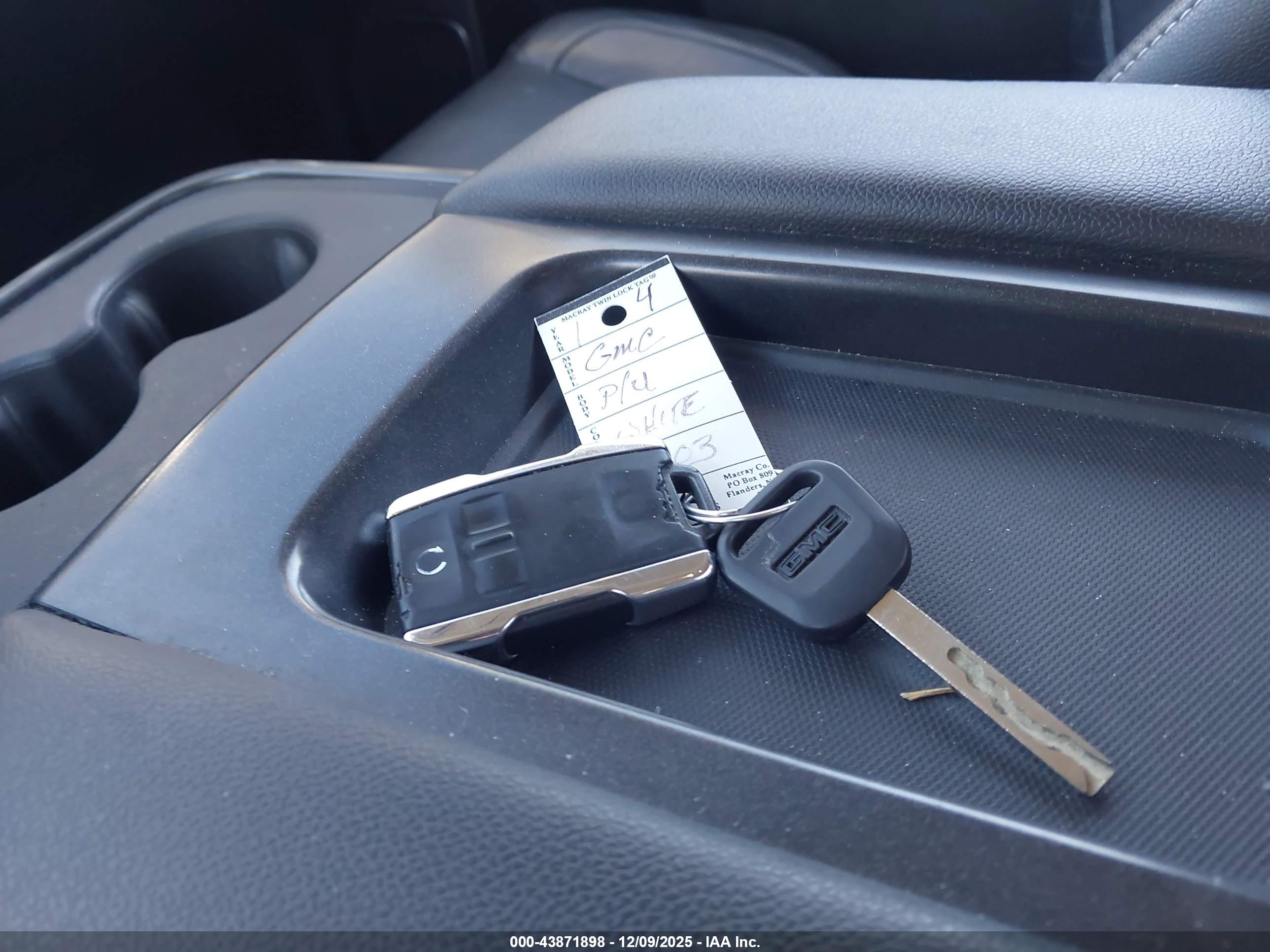 GMC SIERRA image 11