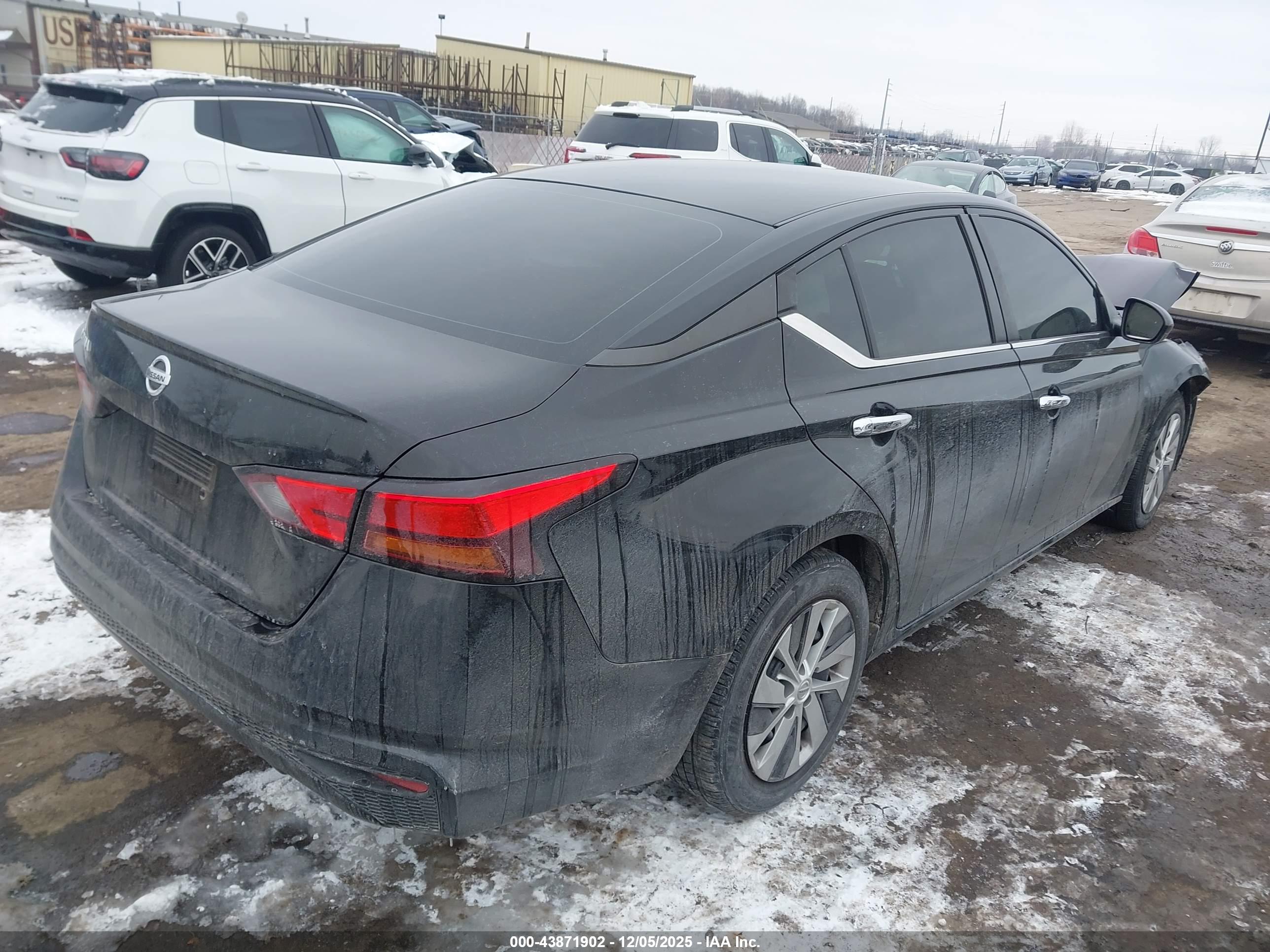 NISSAN ALTIMA image 4