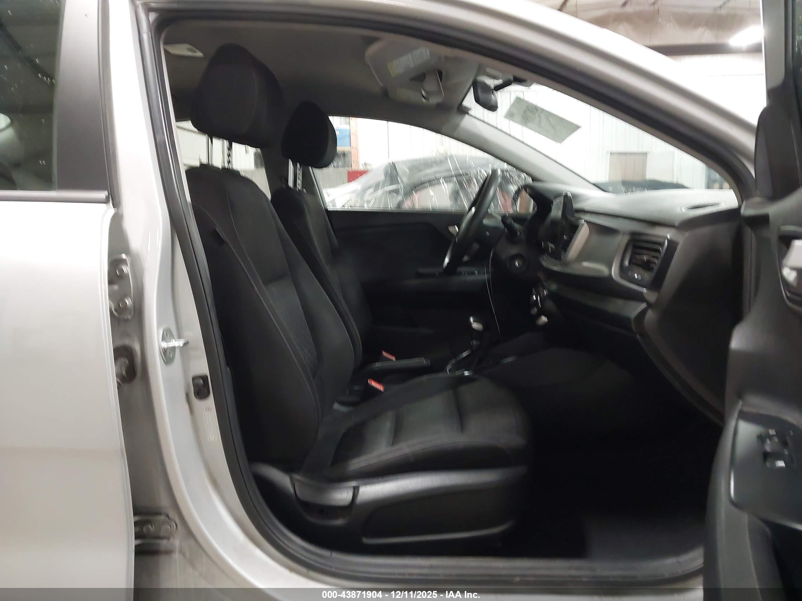 KIA RIO image 5