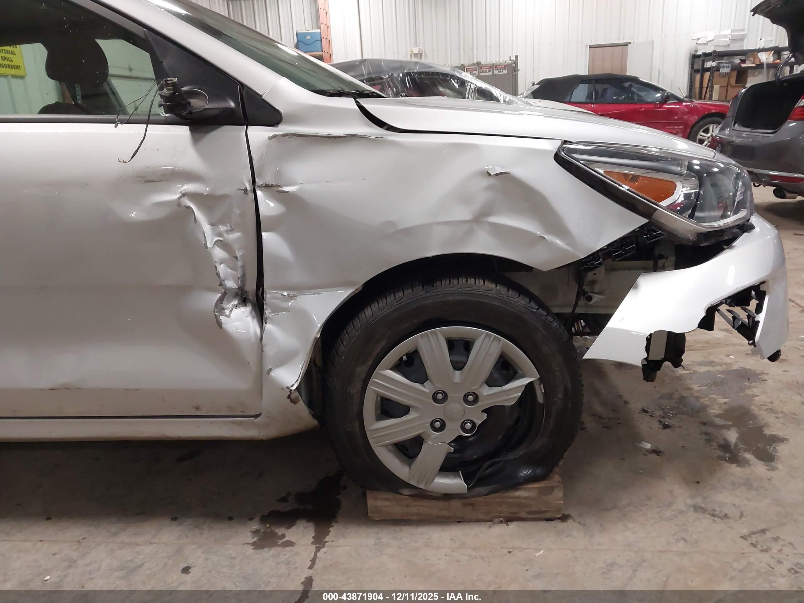 KIA RIO image 6