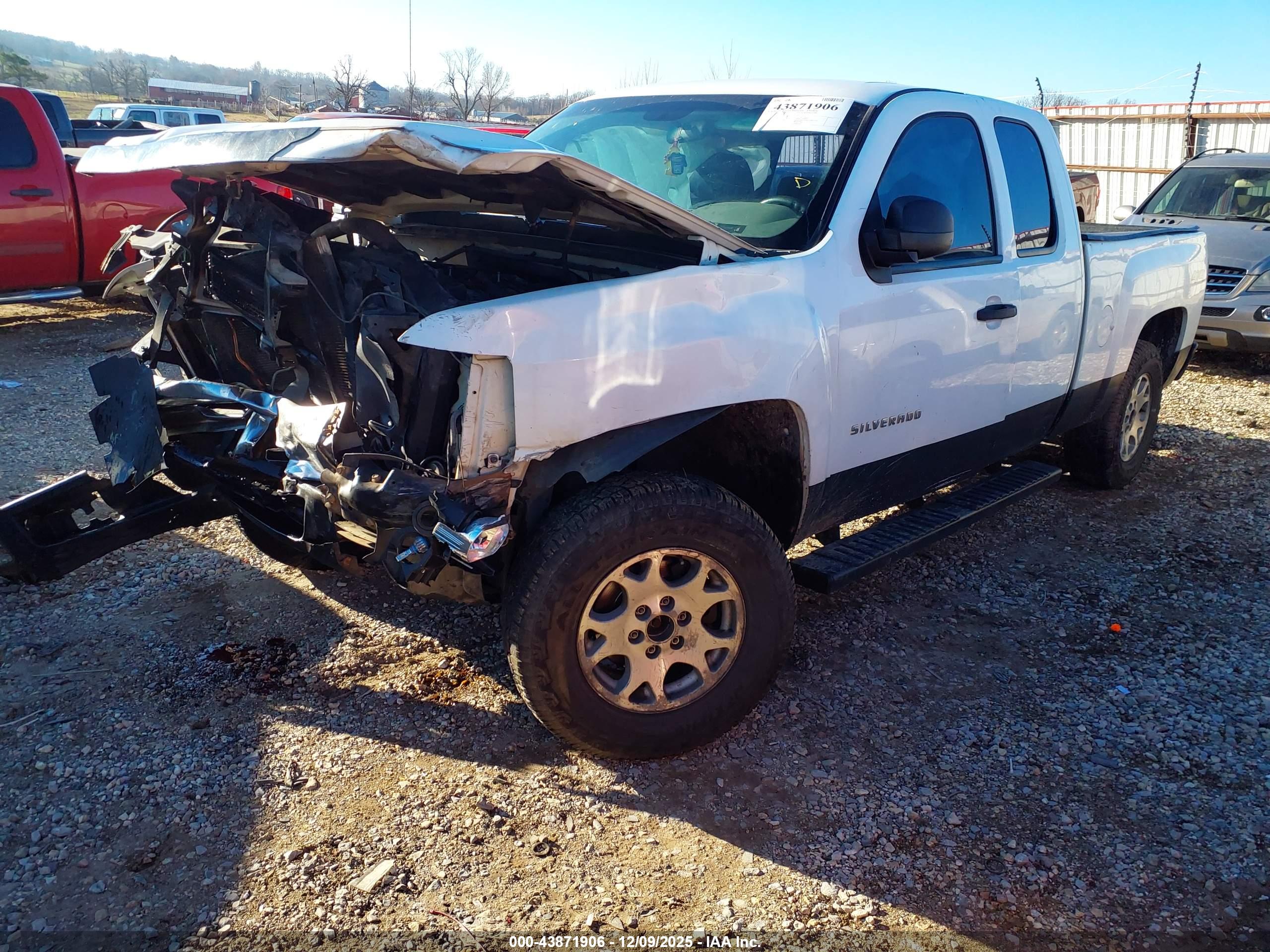 CHEVROLET SILVERADO image 2