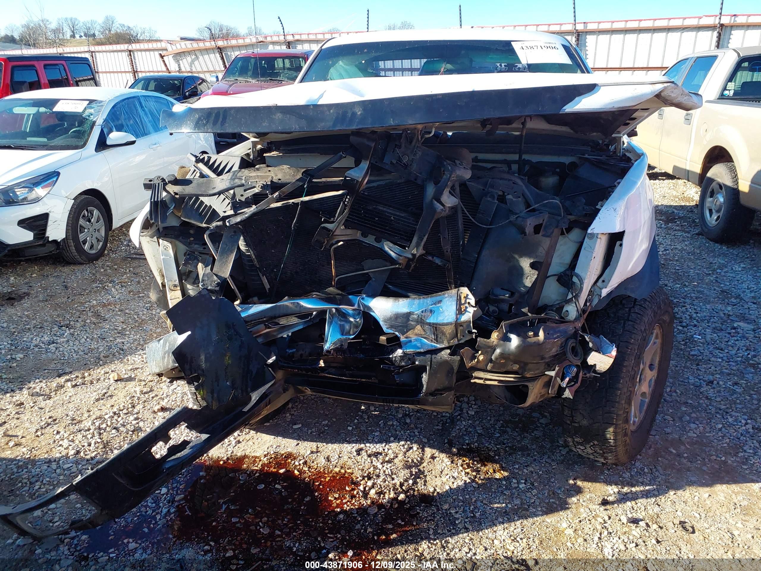 CHEVROLET SILVERADO image 6