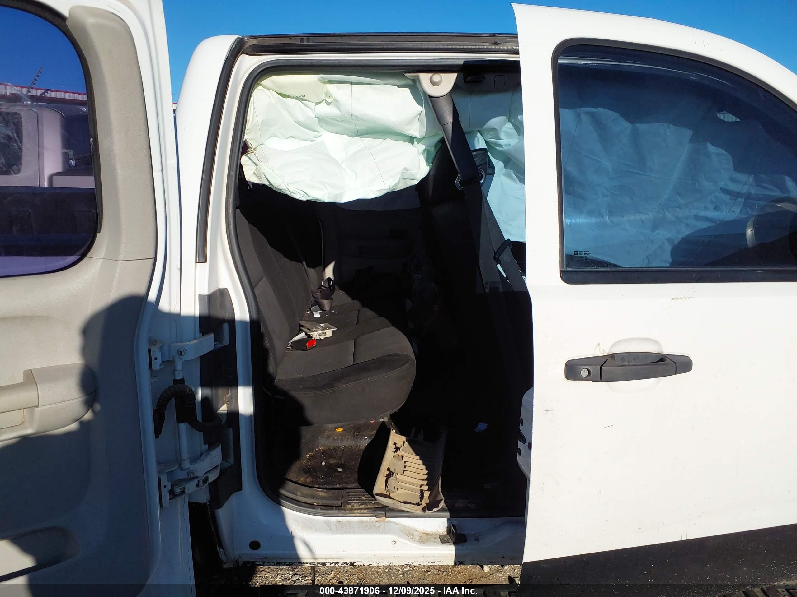CHEVROLET SILVERADO image 8
