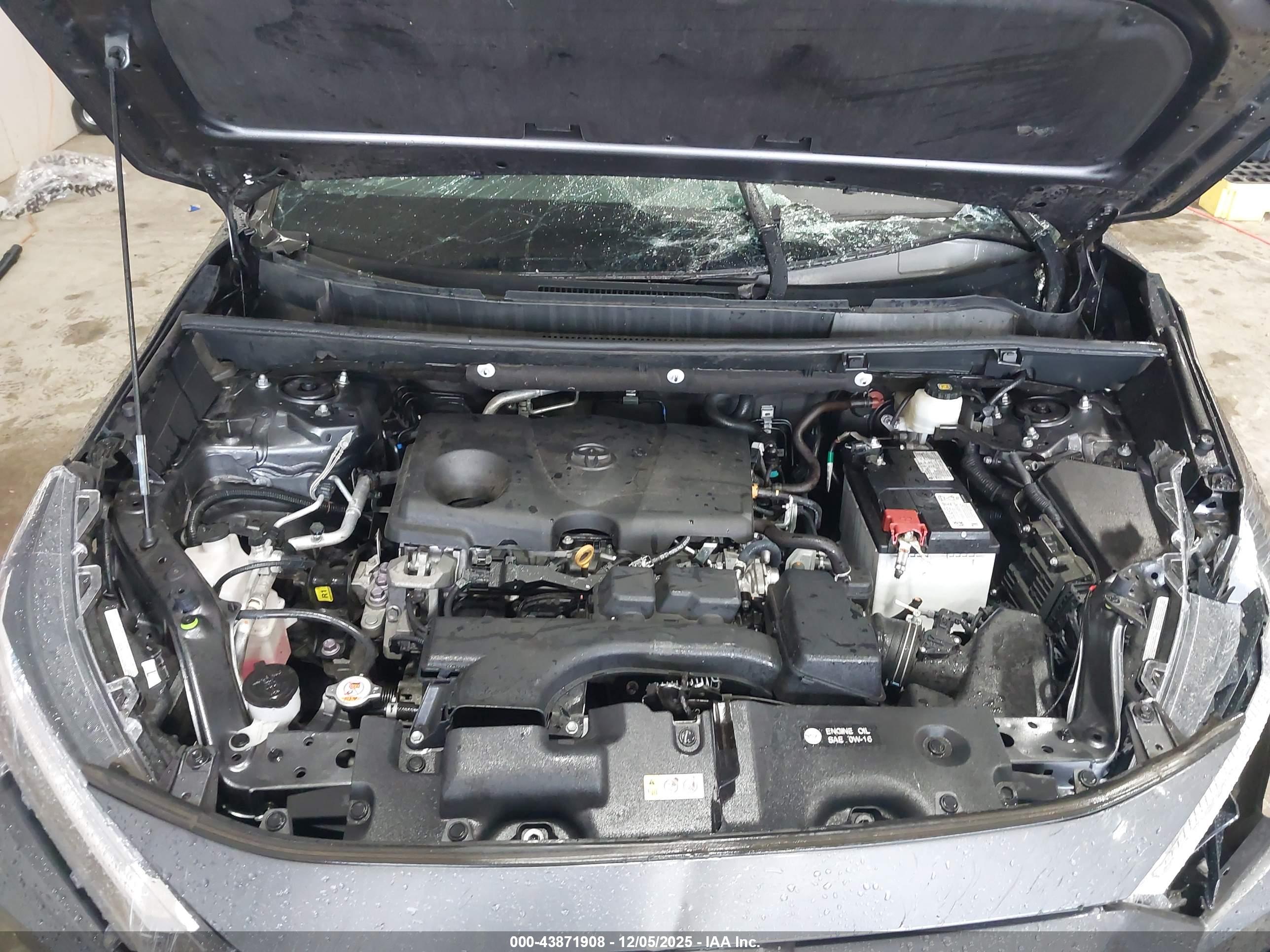 TOYOTA RAV4 image 10