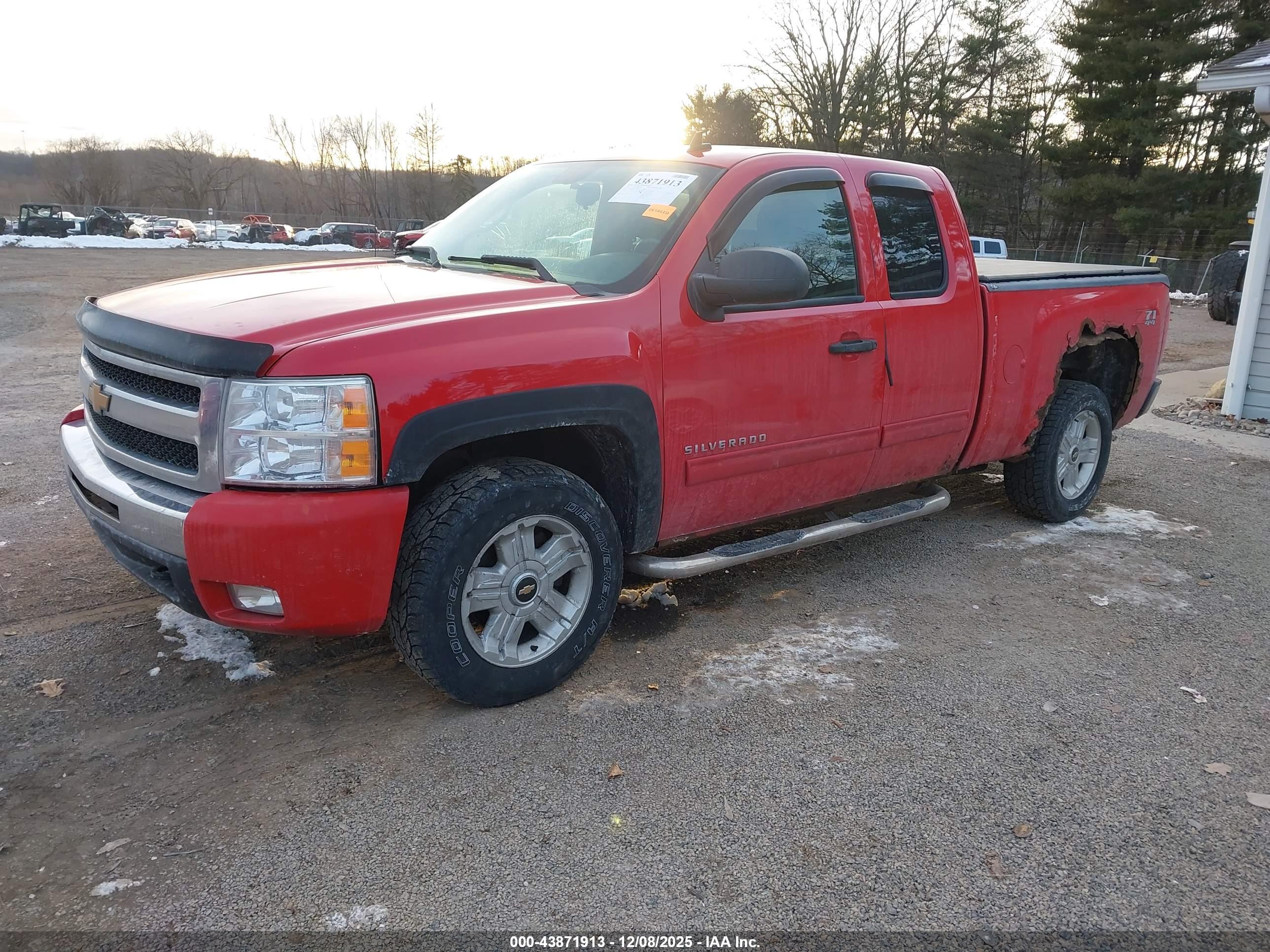 CHEVROLET SILVERADO image 2