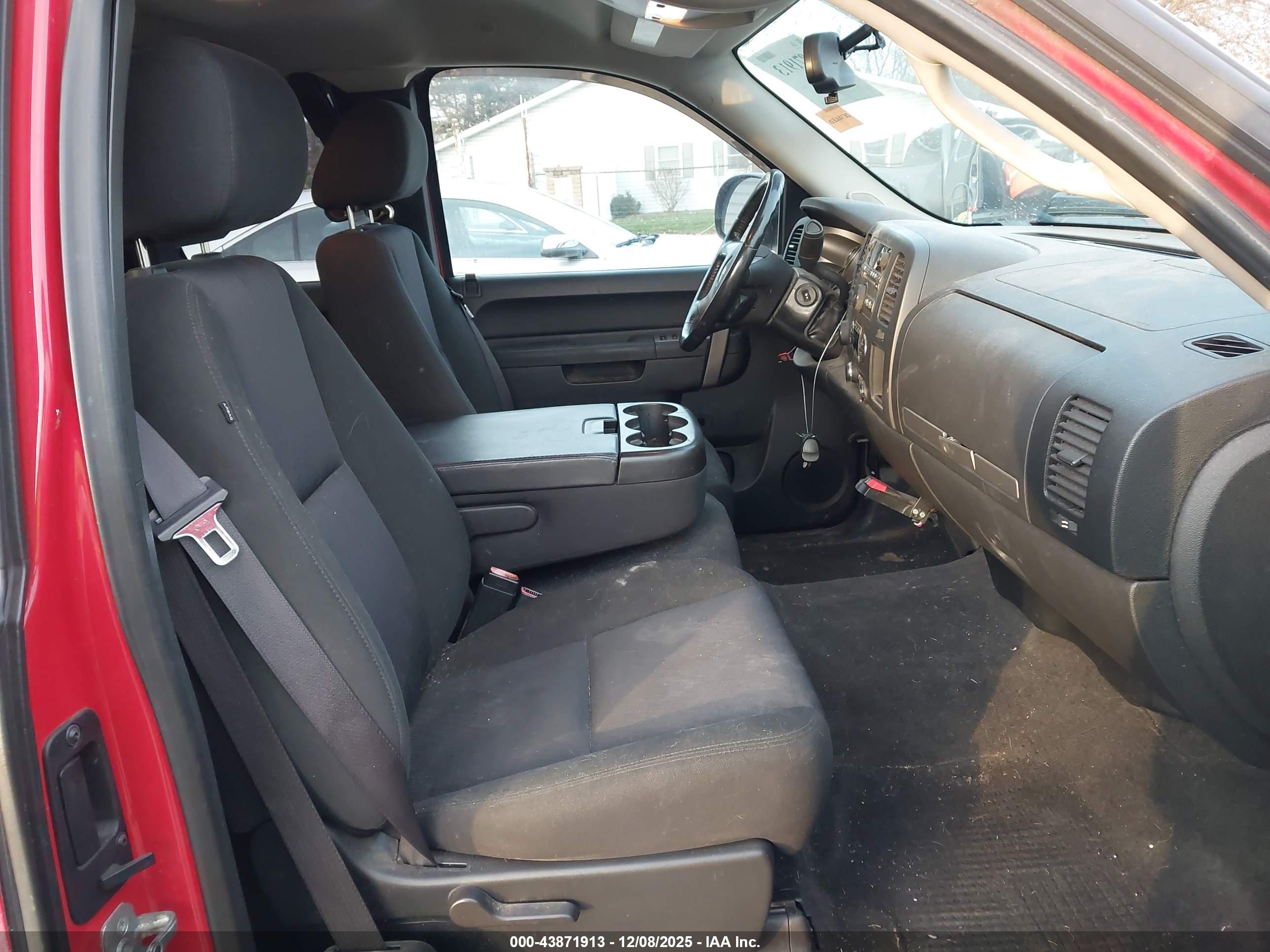 CHEVROLET SILVERADO image 5