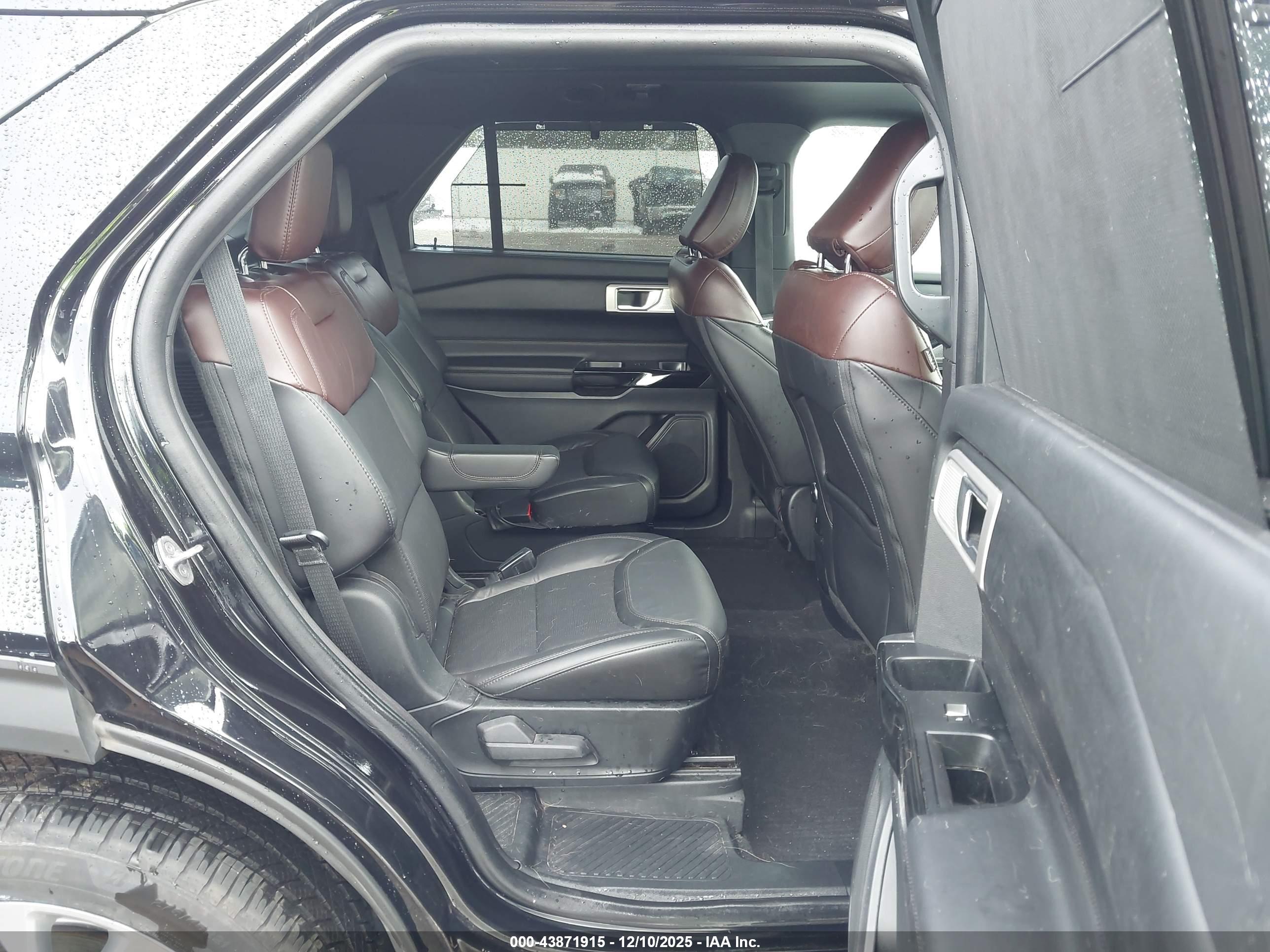 FORD EXPLORER image 8
