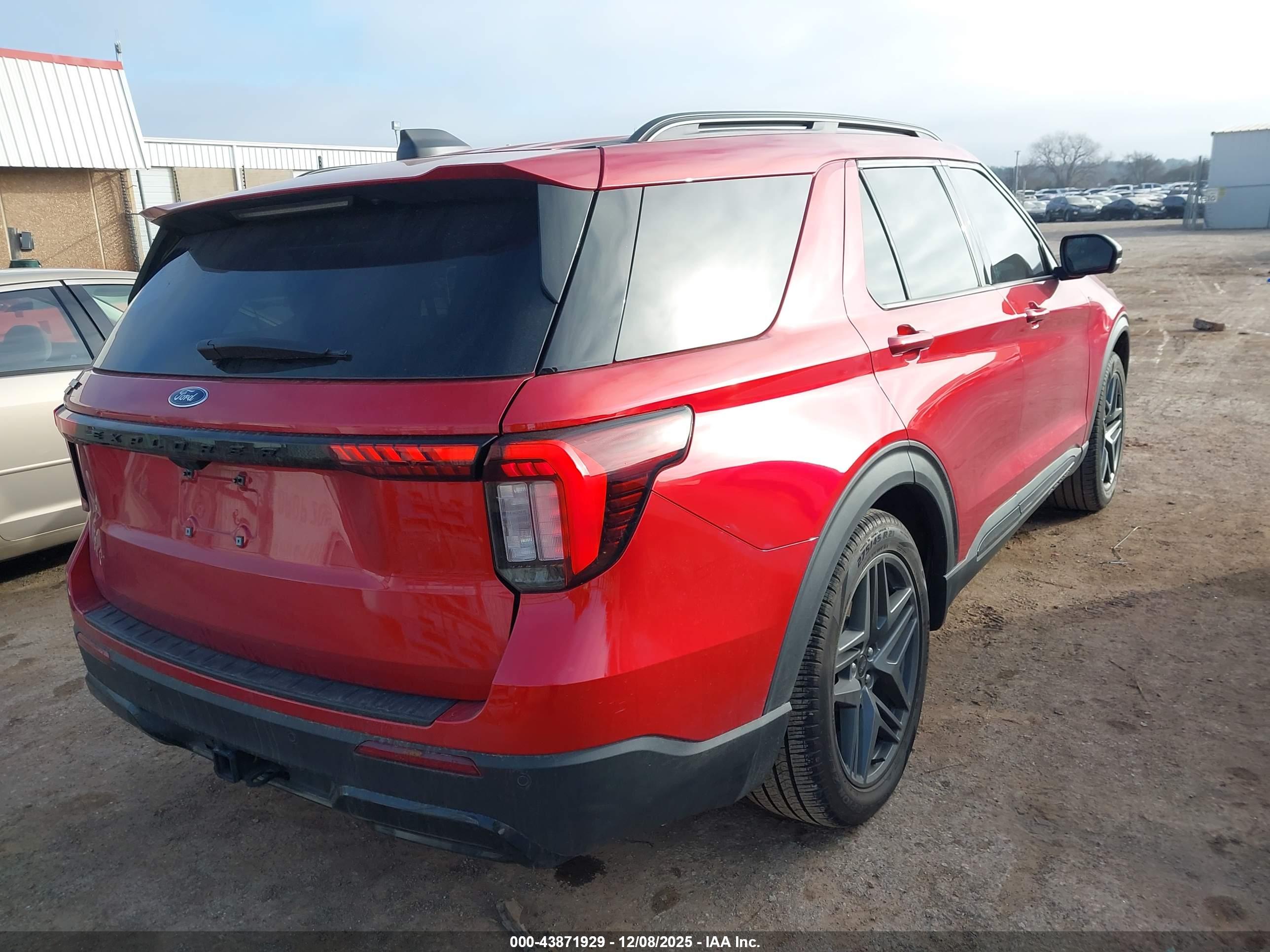 FORD EXPLORER image 4