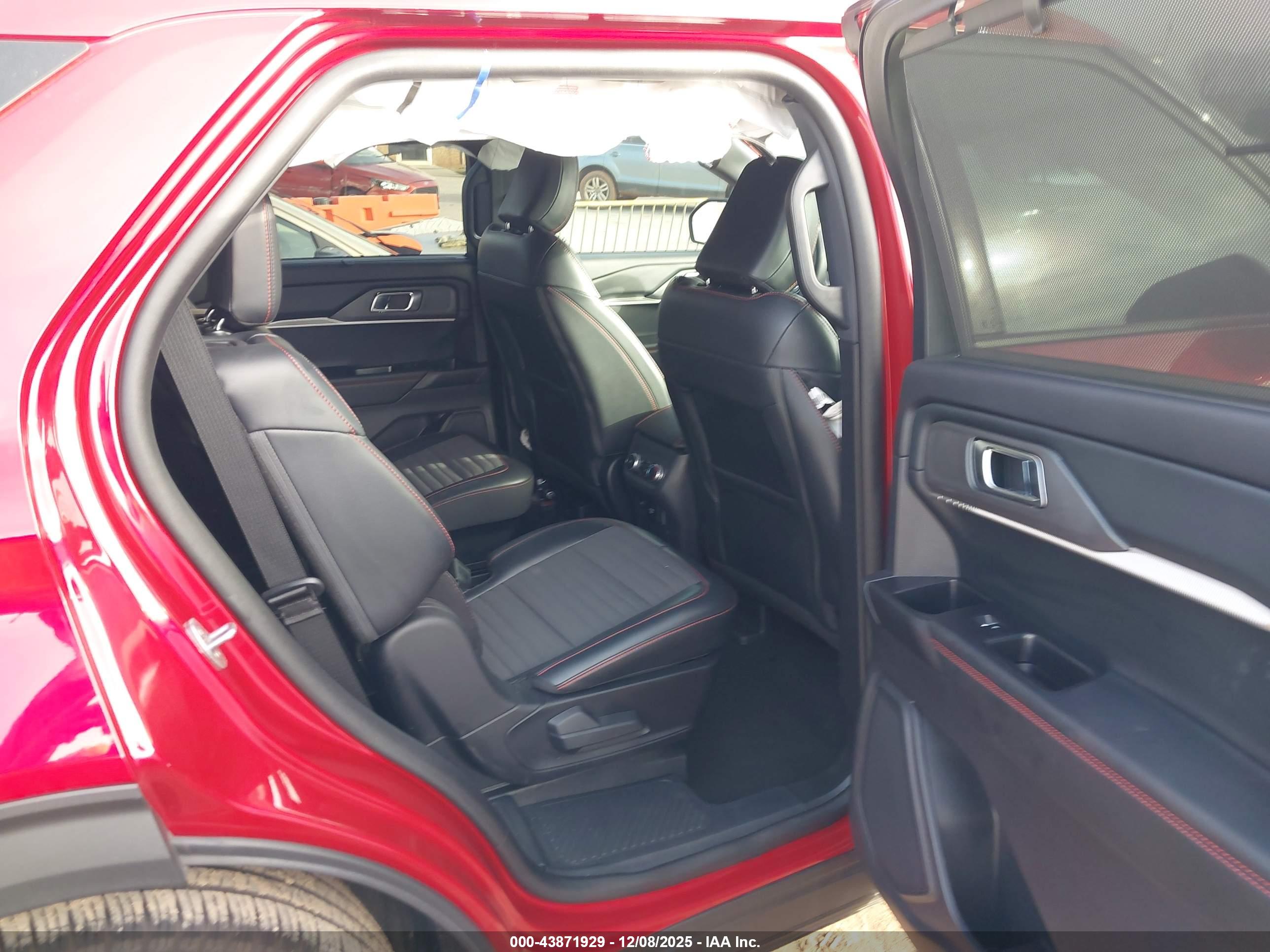 FORD EXPLORER image 8