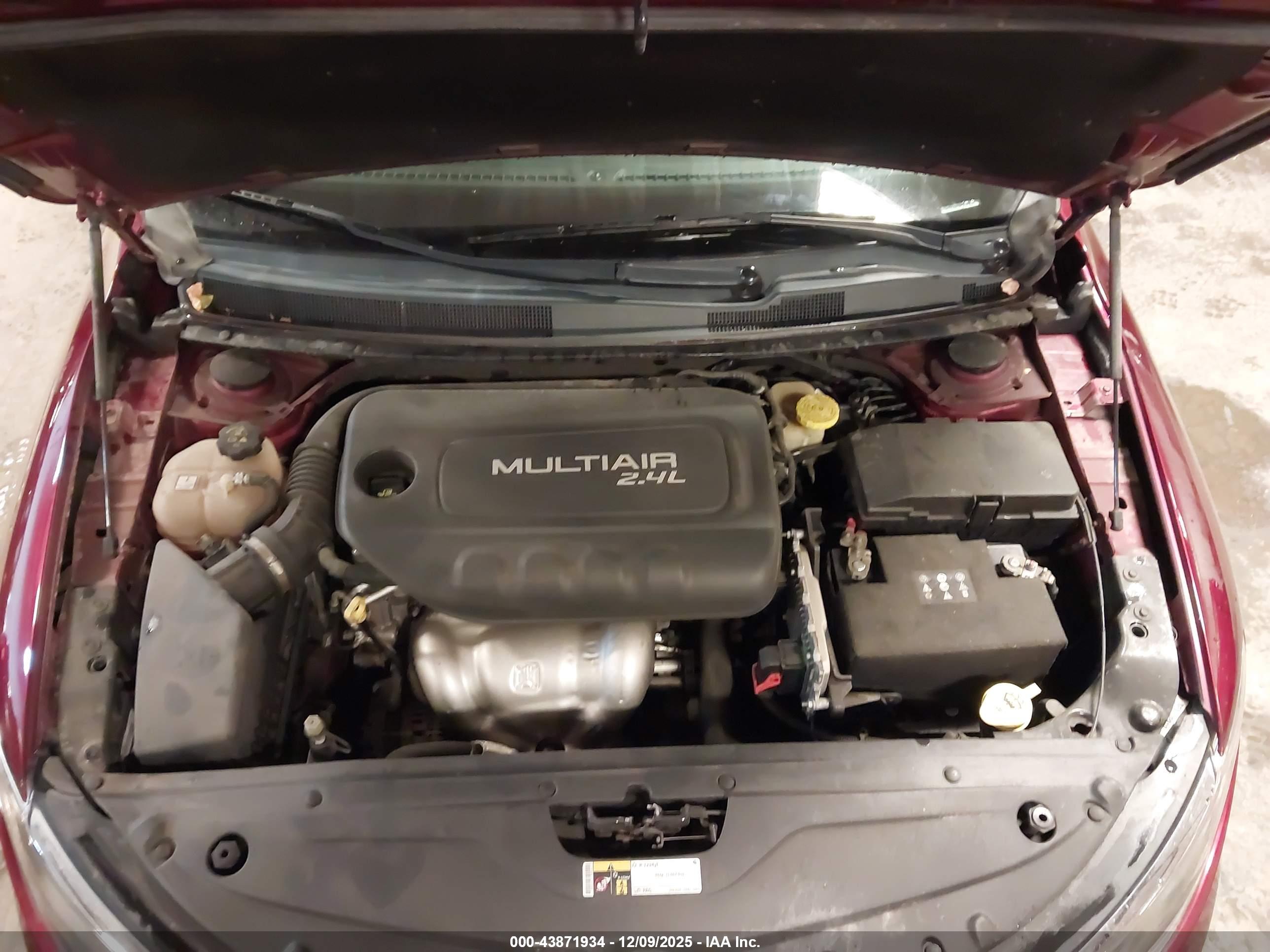 CHRYSLER 200 image 10
