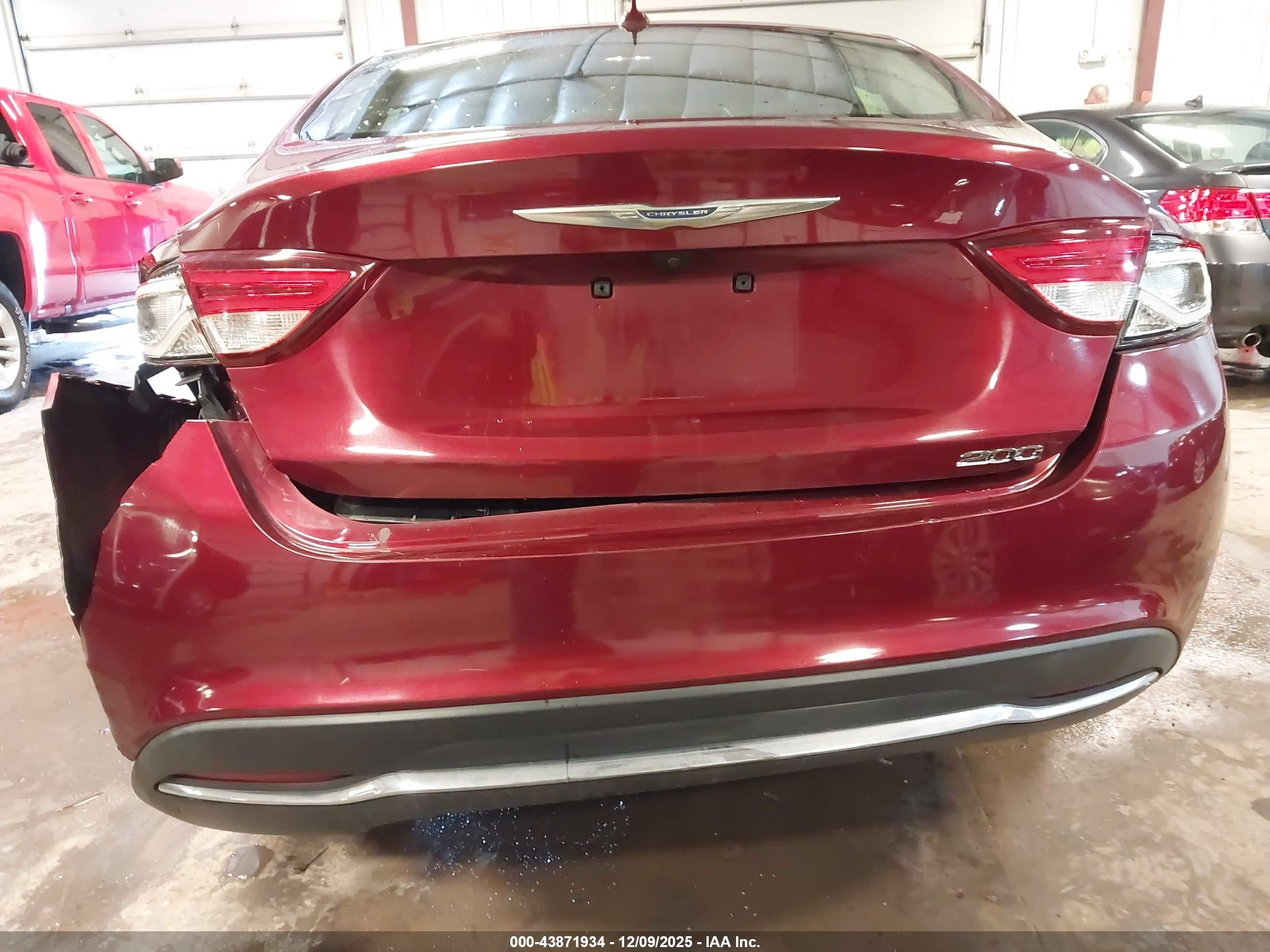 CHRYSLER 200 image 6