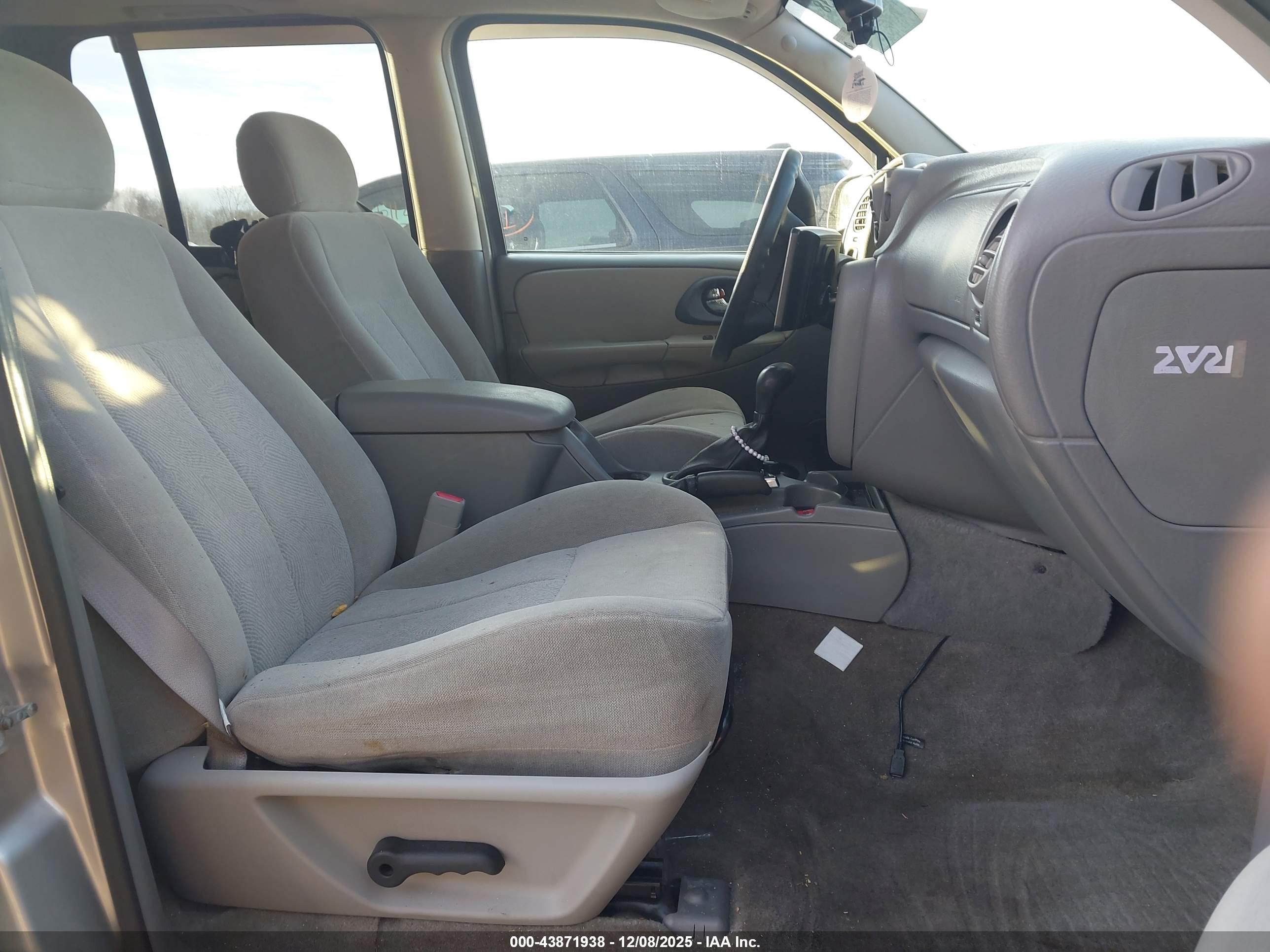 CHEVROLET TRAILBLAZER image 5