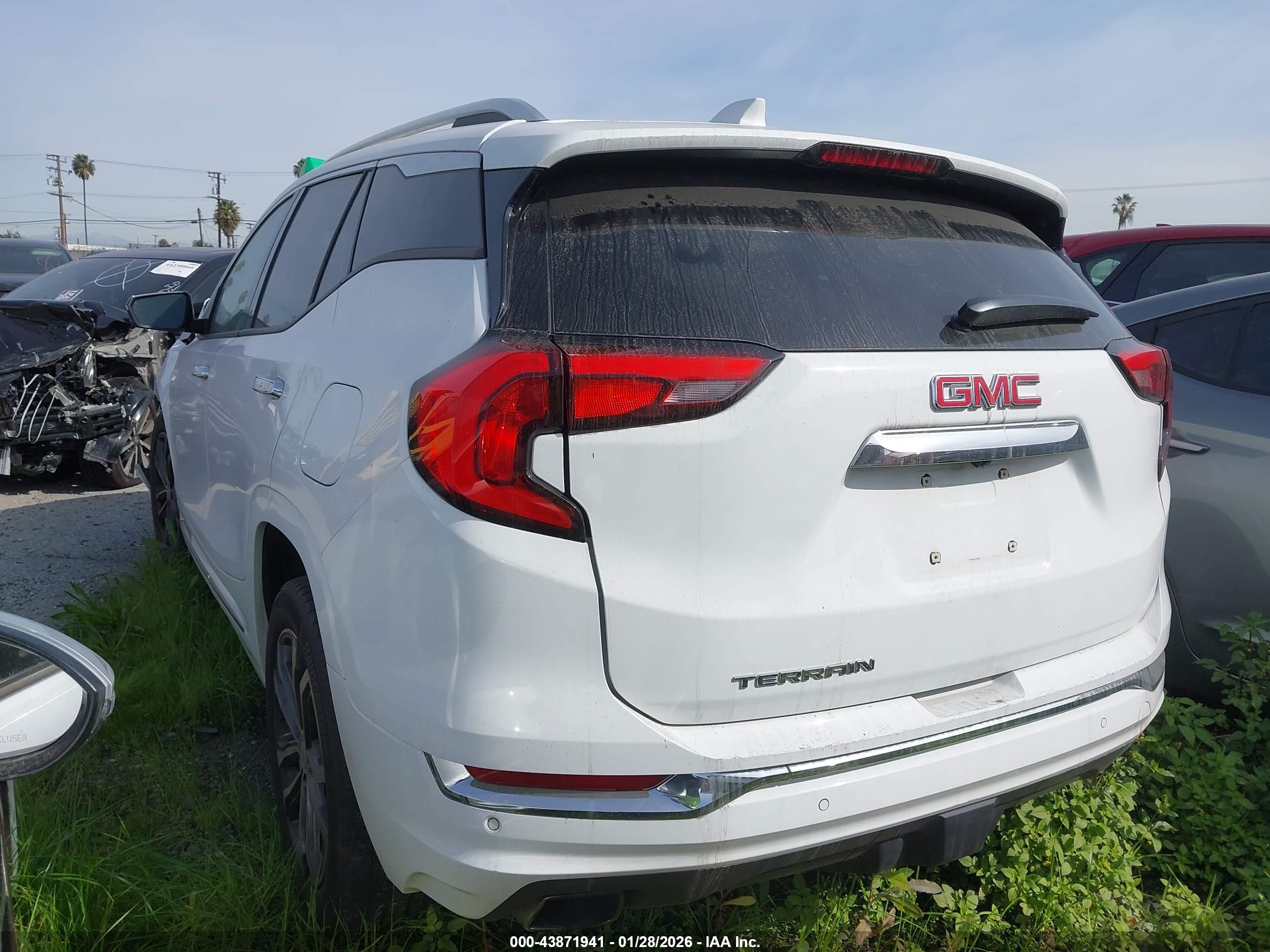 GMC TERRAIN image 3