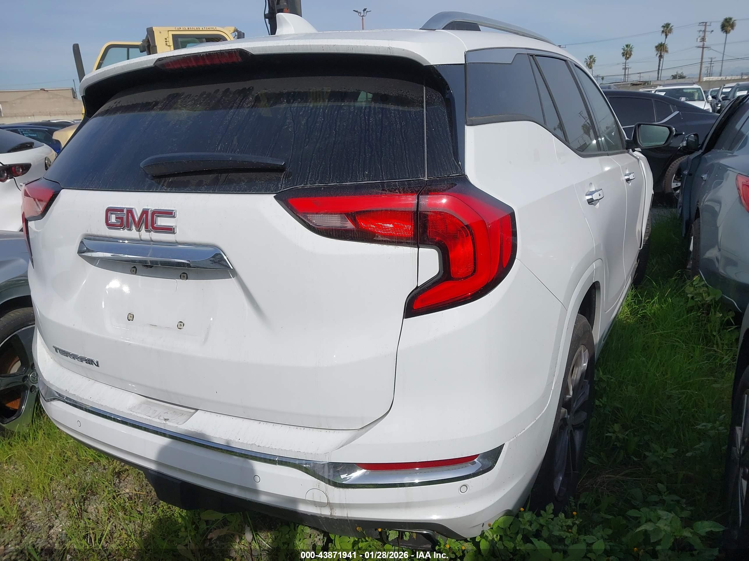 GMC TERRAIN image 4