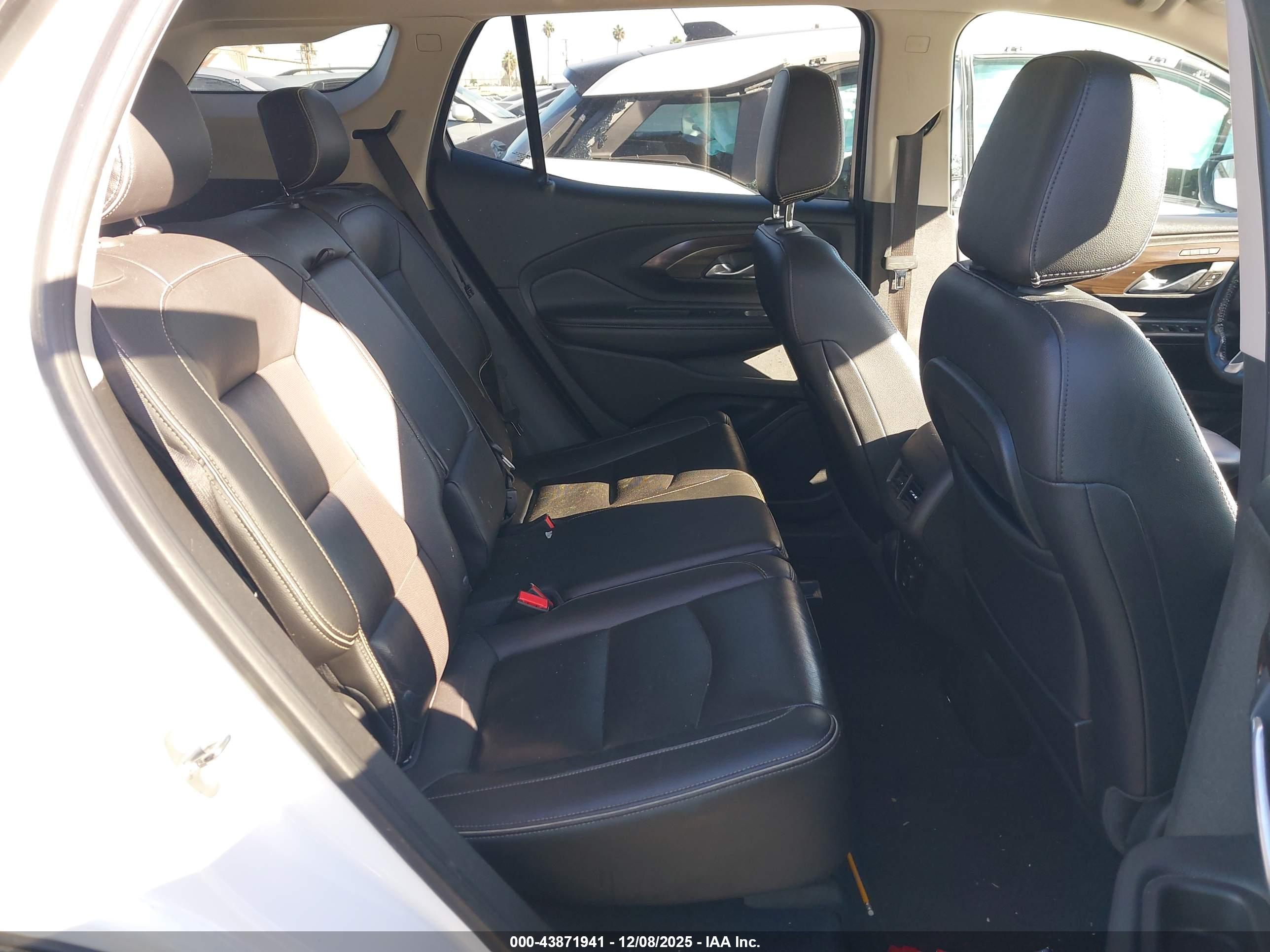 GMC TERRAIN image 8
