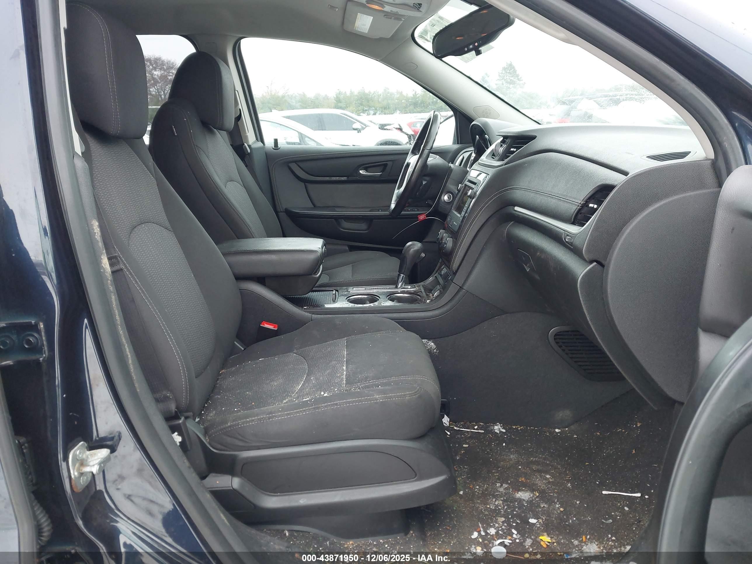 CHEVROLET TRAVERSE image 5