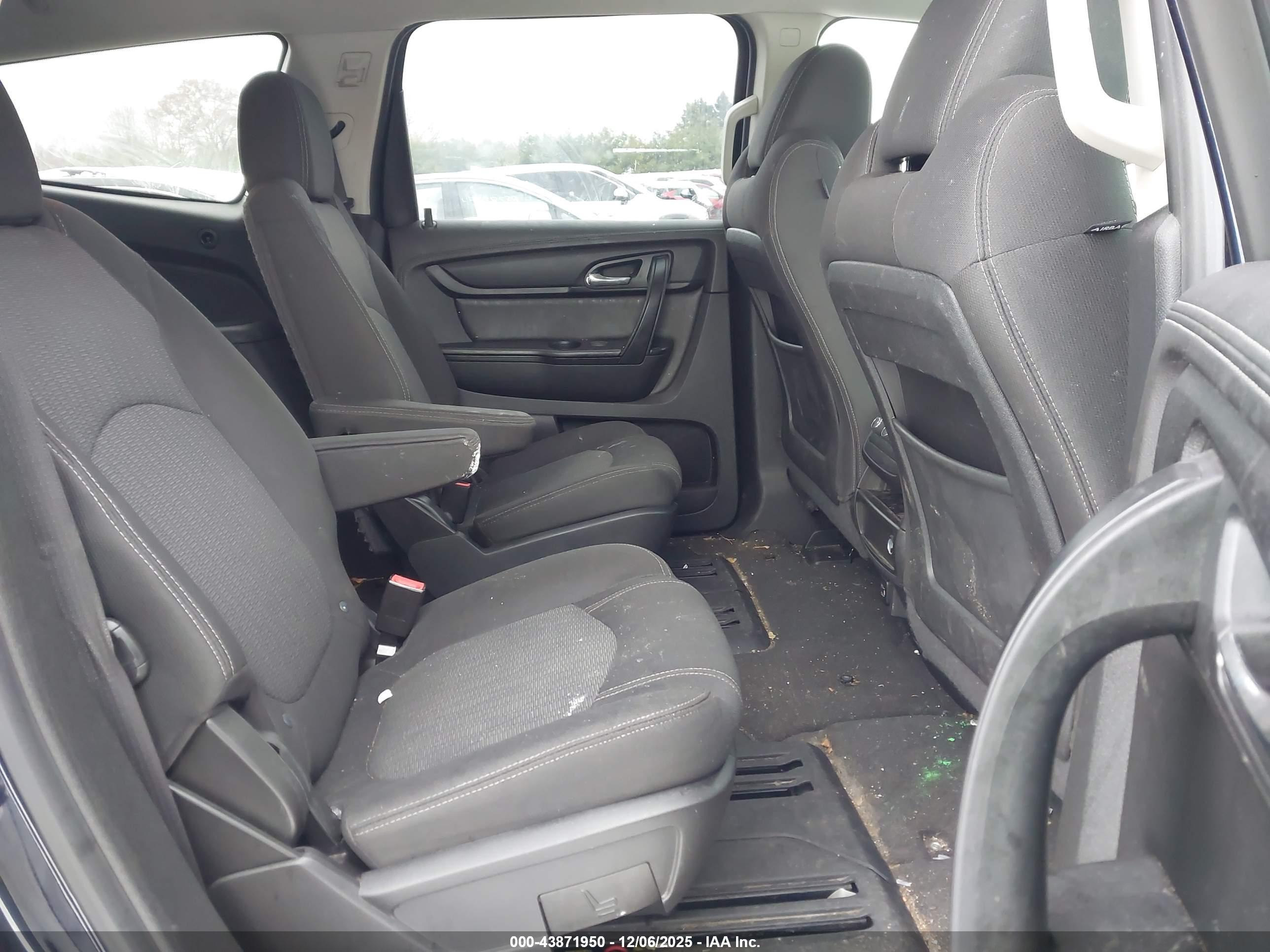 CHEVROLET TRAVERSE image 8