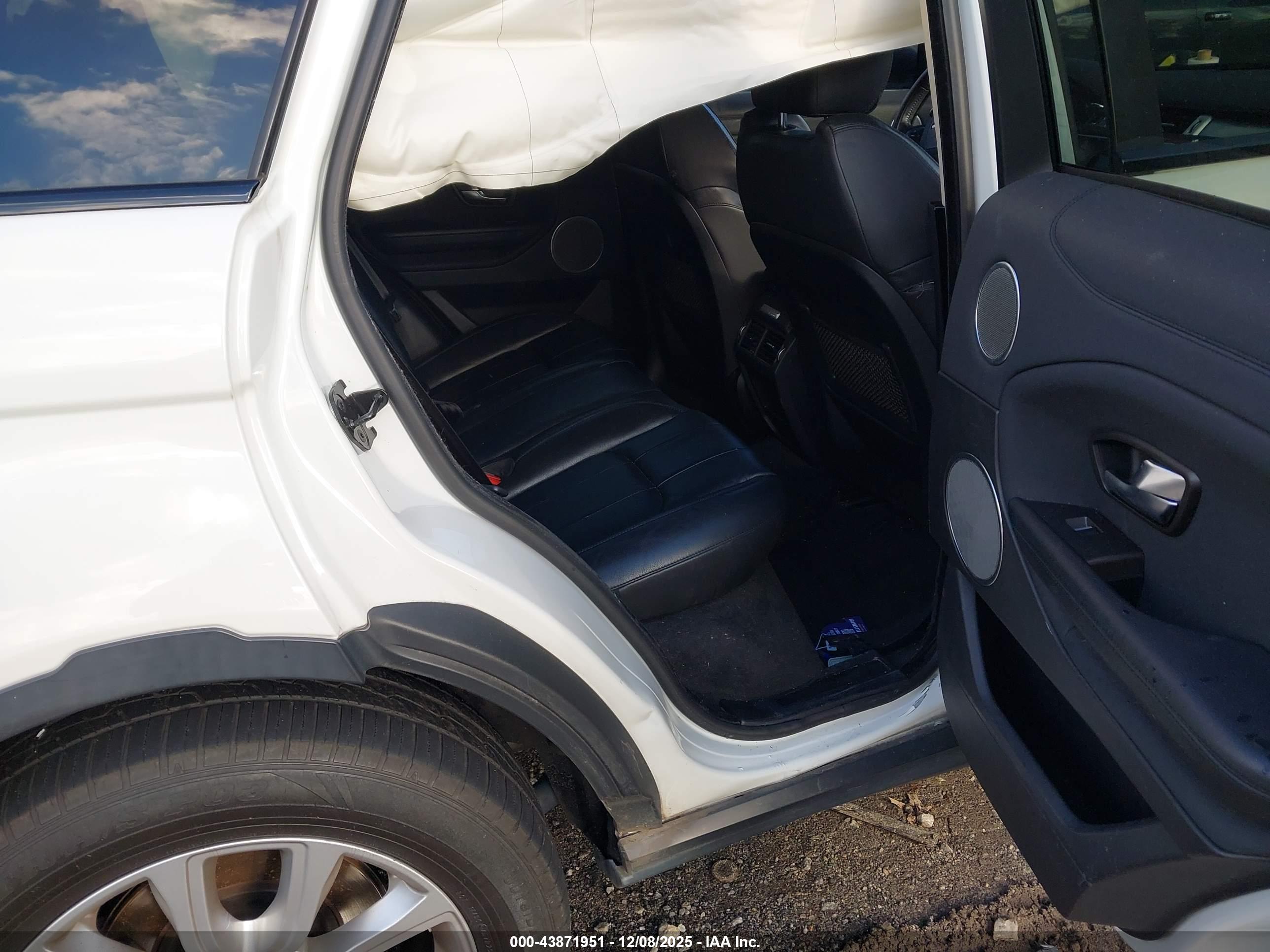 LAND ROVER image 8