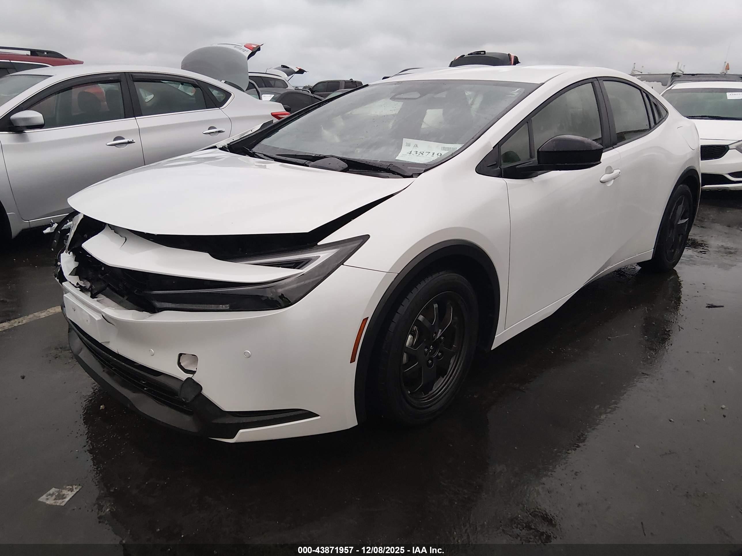 TOYOTA PRIUS image 2