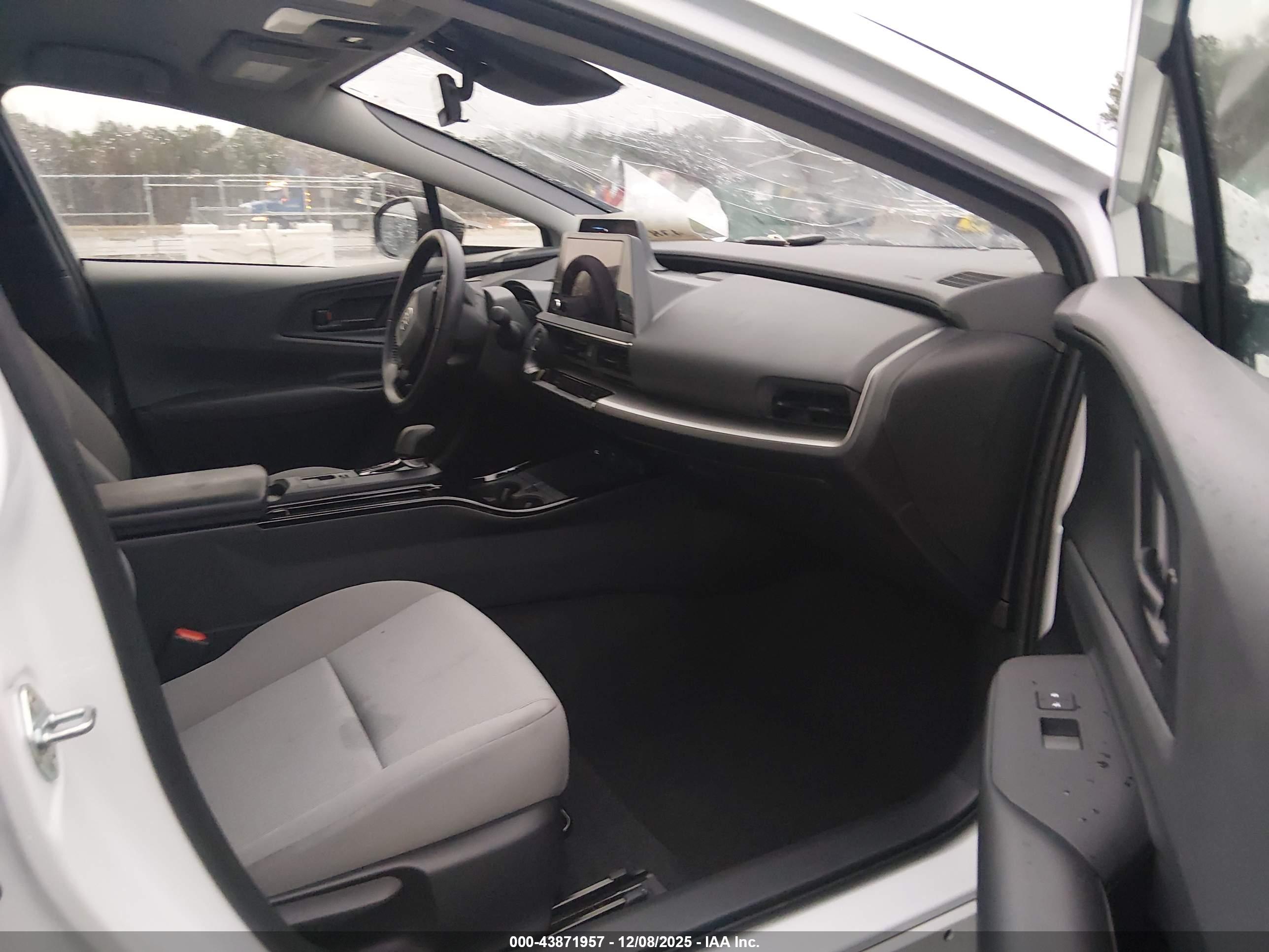 TOYOTA PRIUS image 5