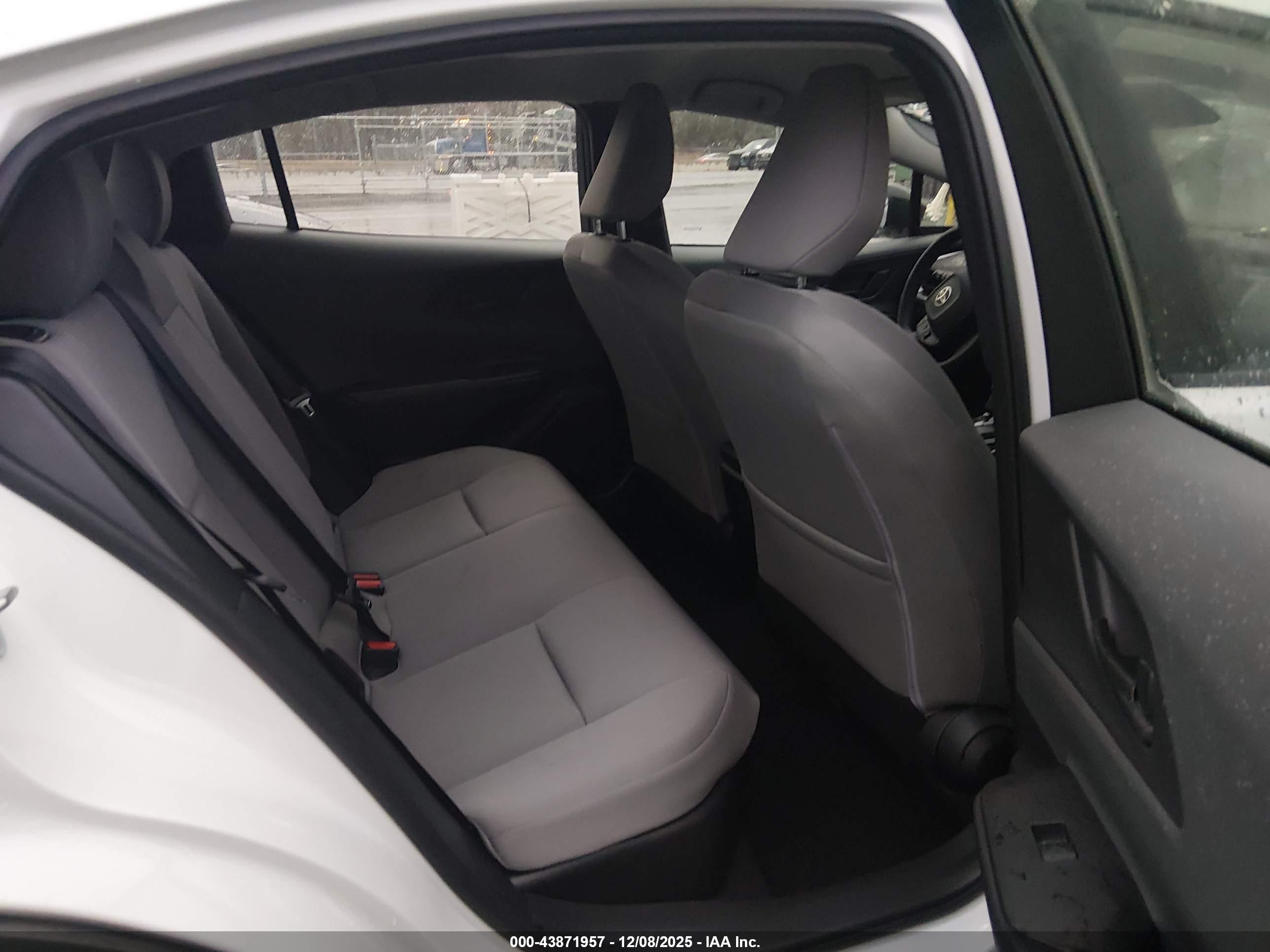 TOYOTA PRIUS image 8