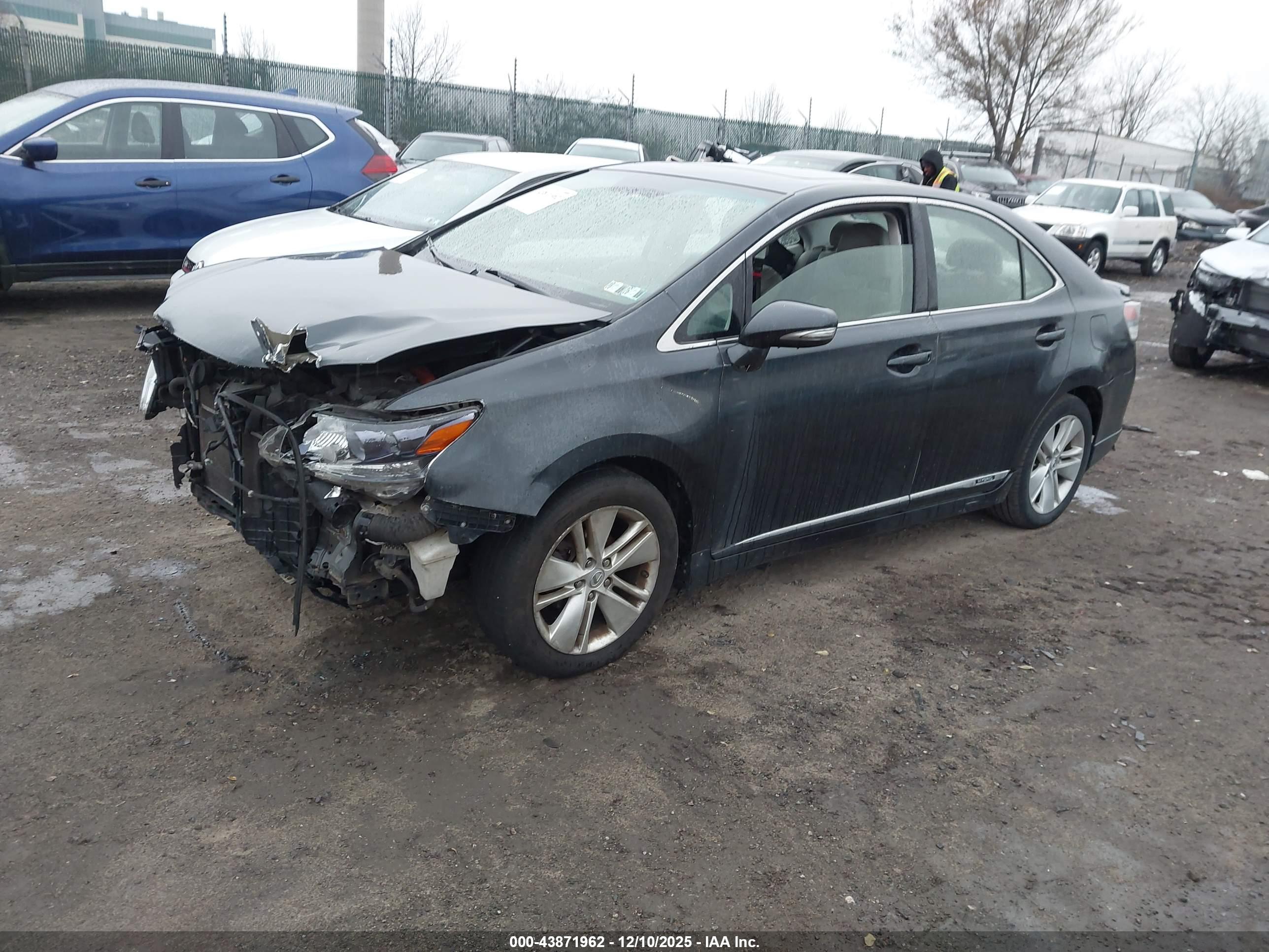 LEXUS HS image 2