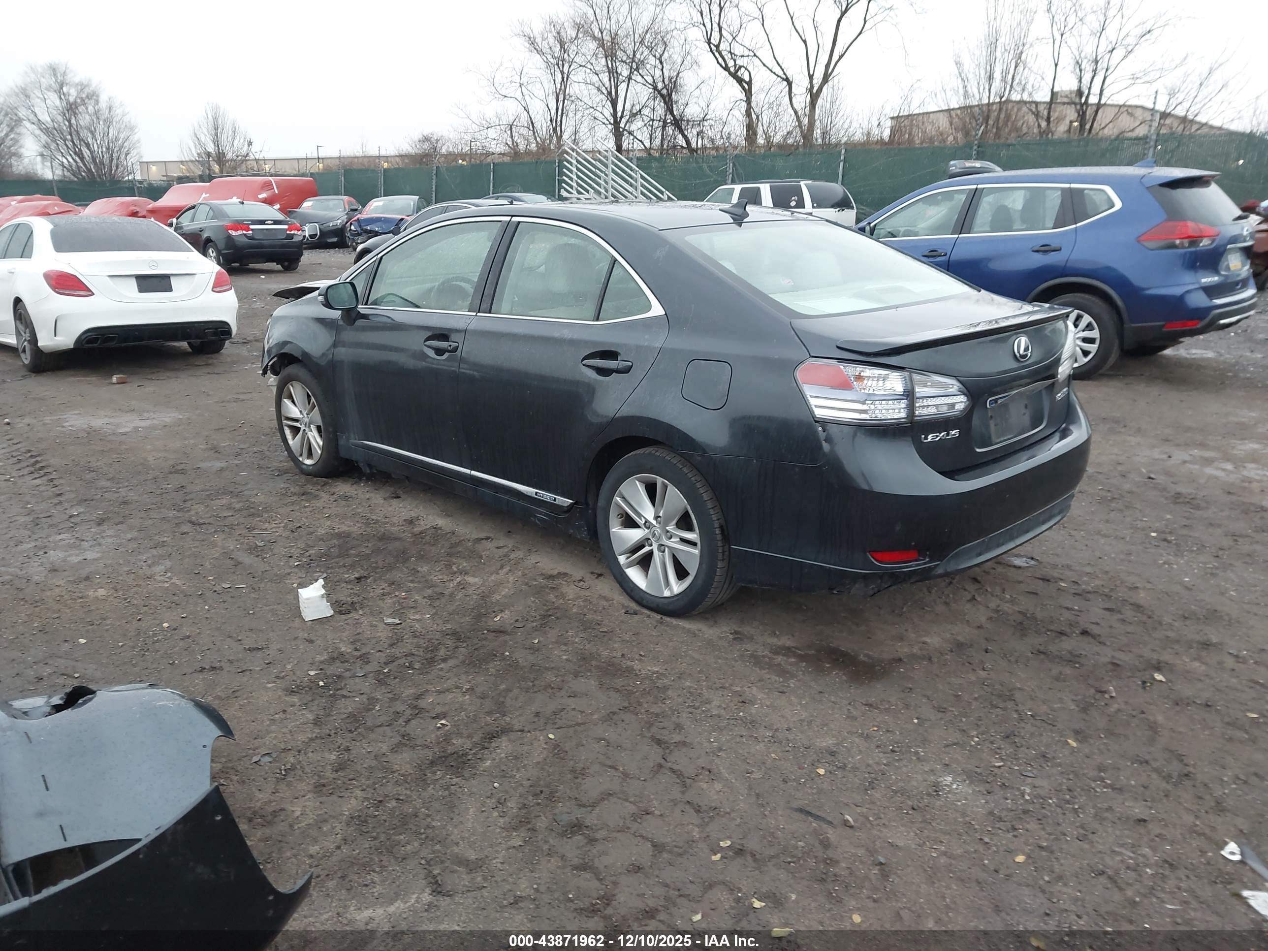LEXUS HS image 3