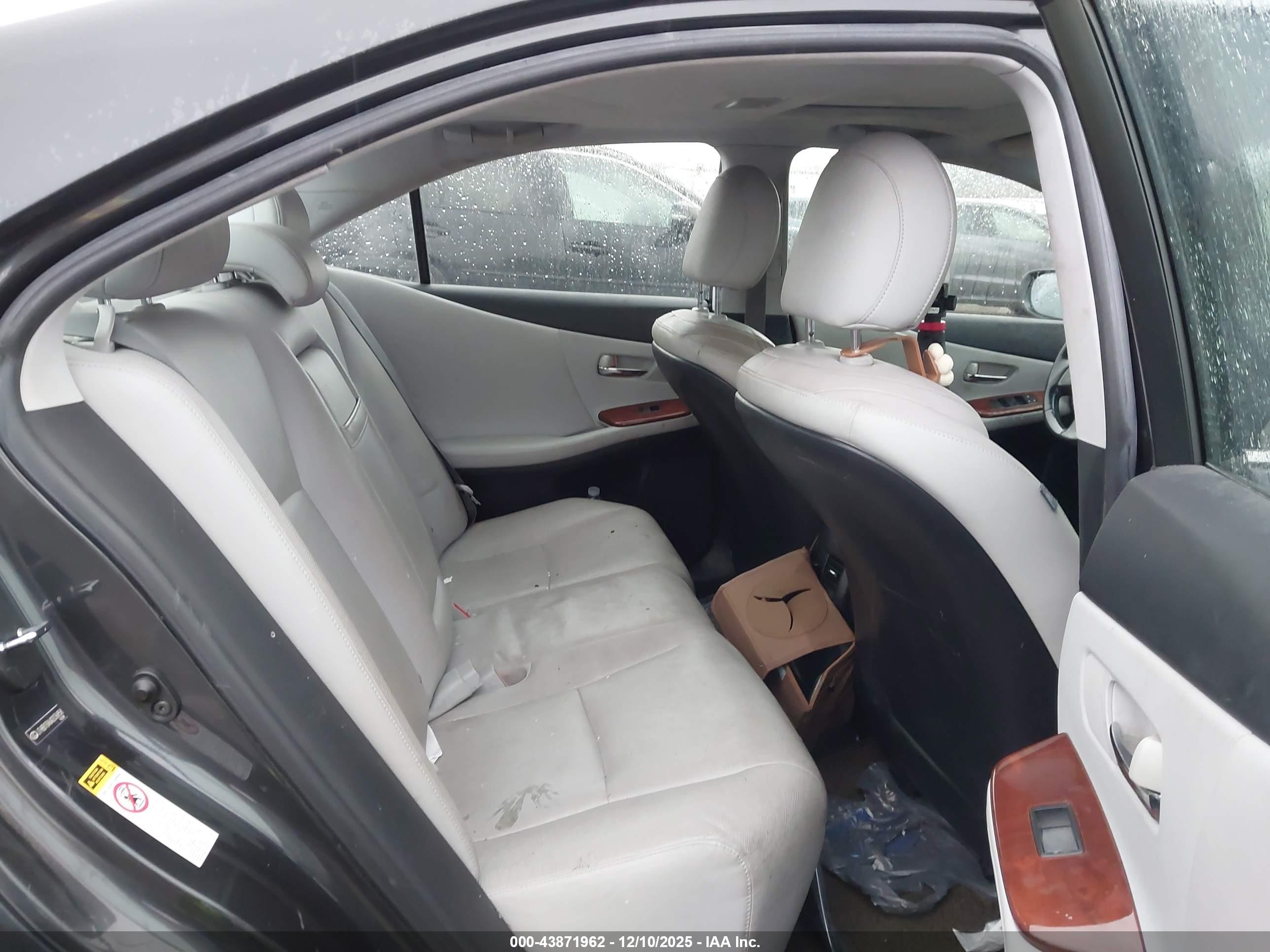 LEXUS HS image 8