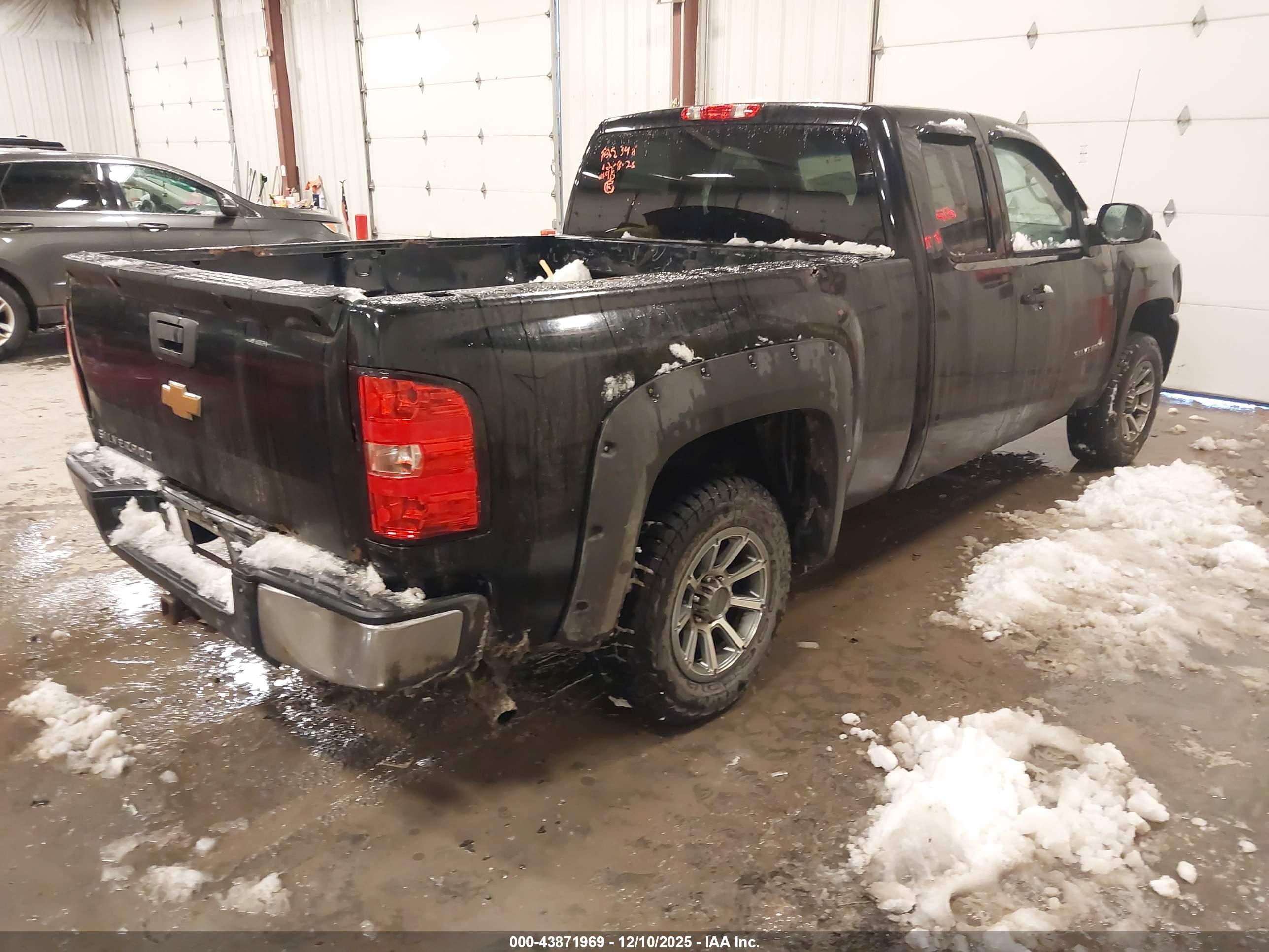CHEVROLET SILVERADO image 4