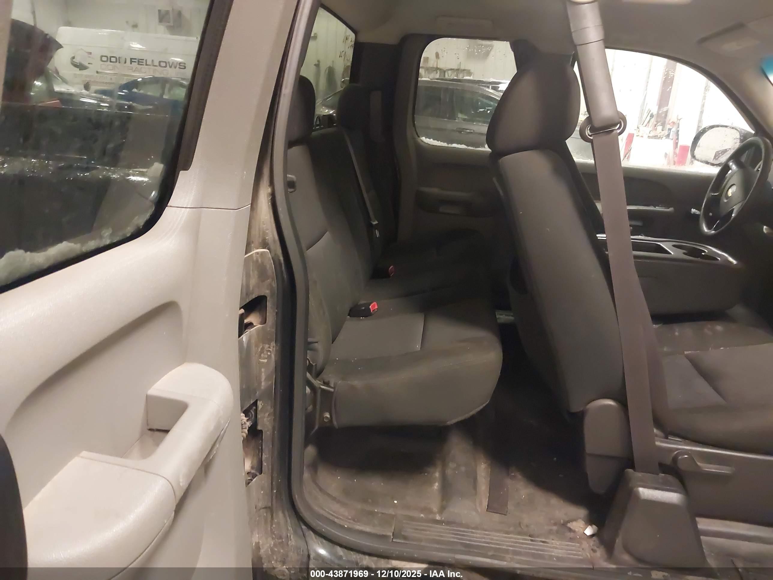 CHEVROLET SILVERADO image 8