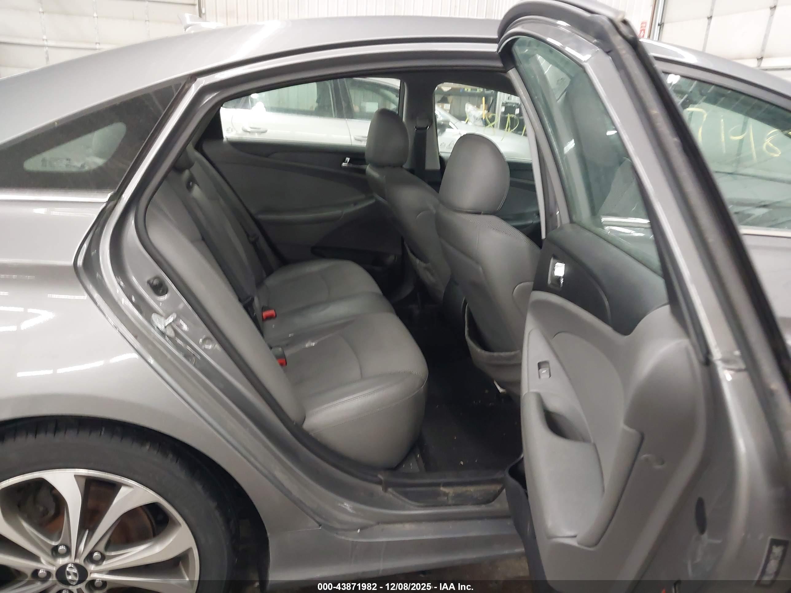 HYUNDAI SONATA image 8