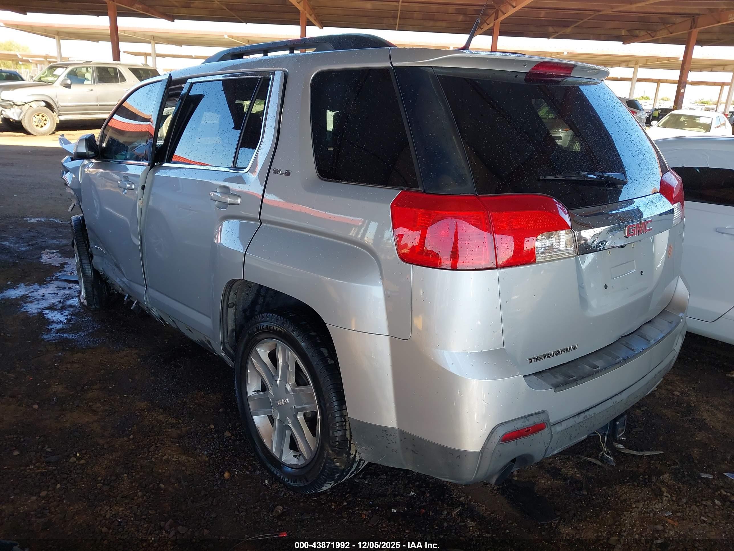 GMC TERRAIN image 3