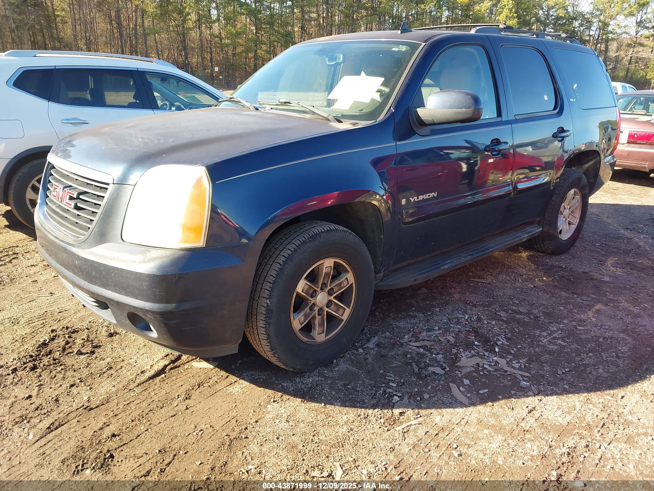 GMC YUKON image 2