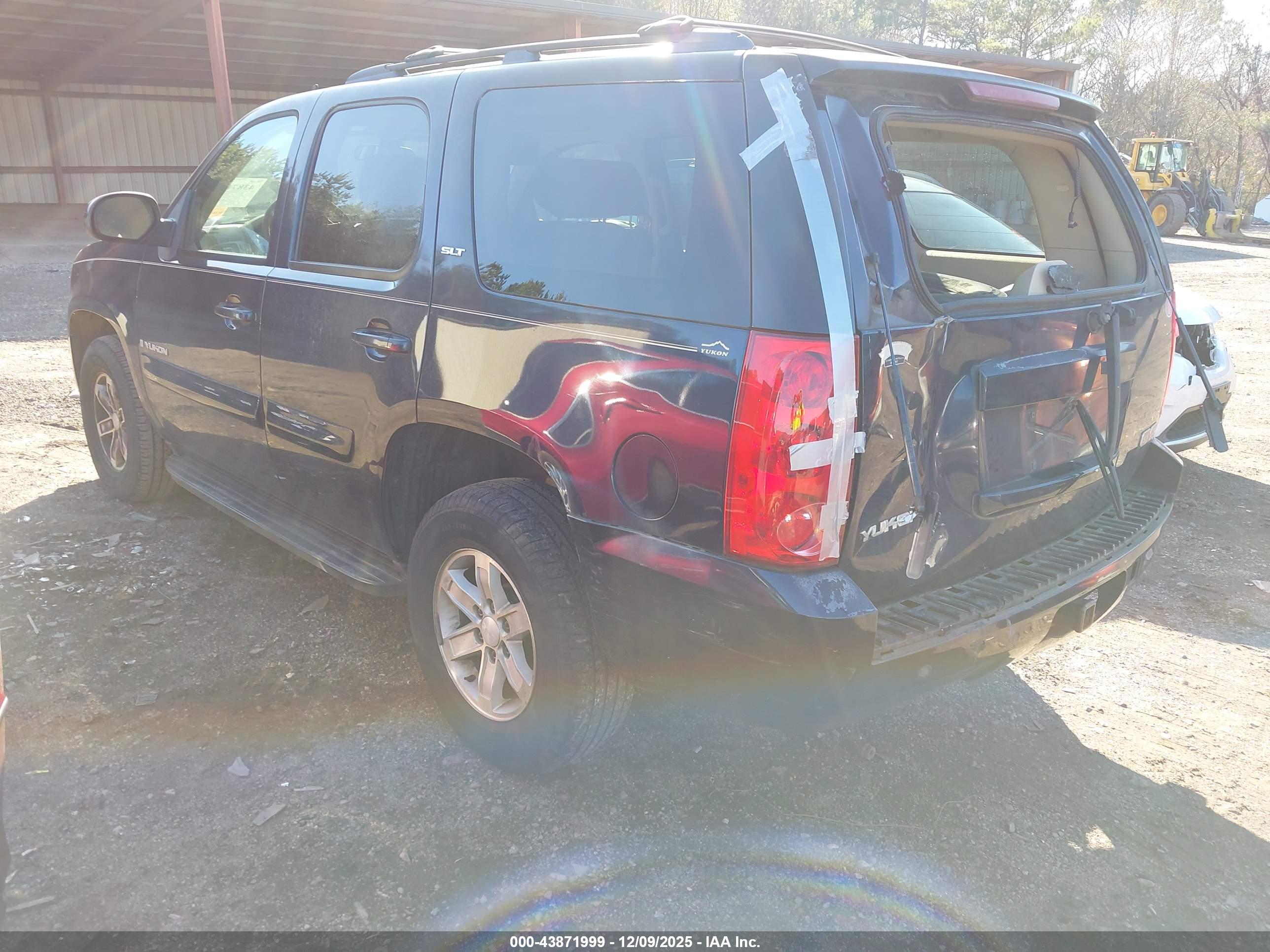 GMC YUKON image 3