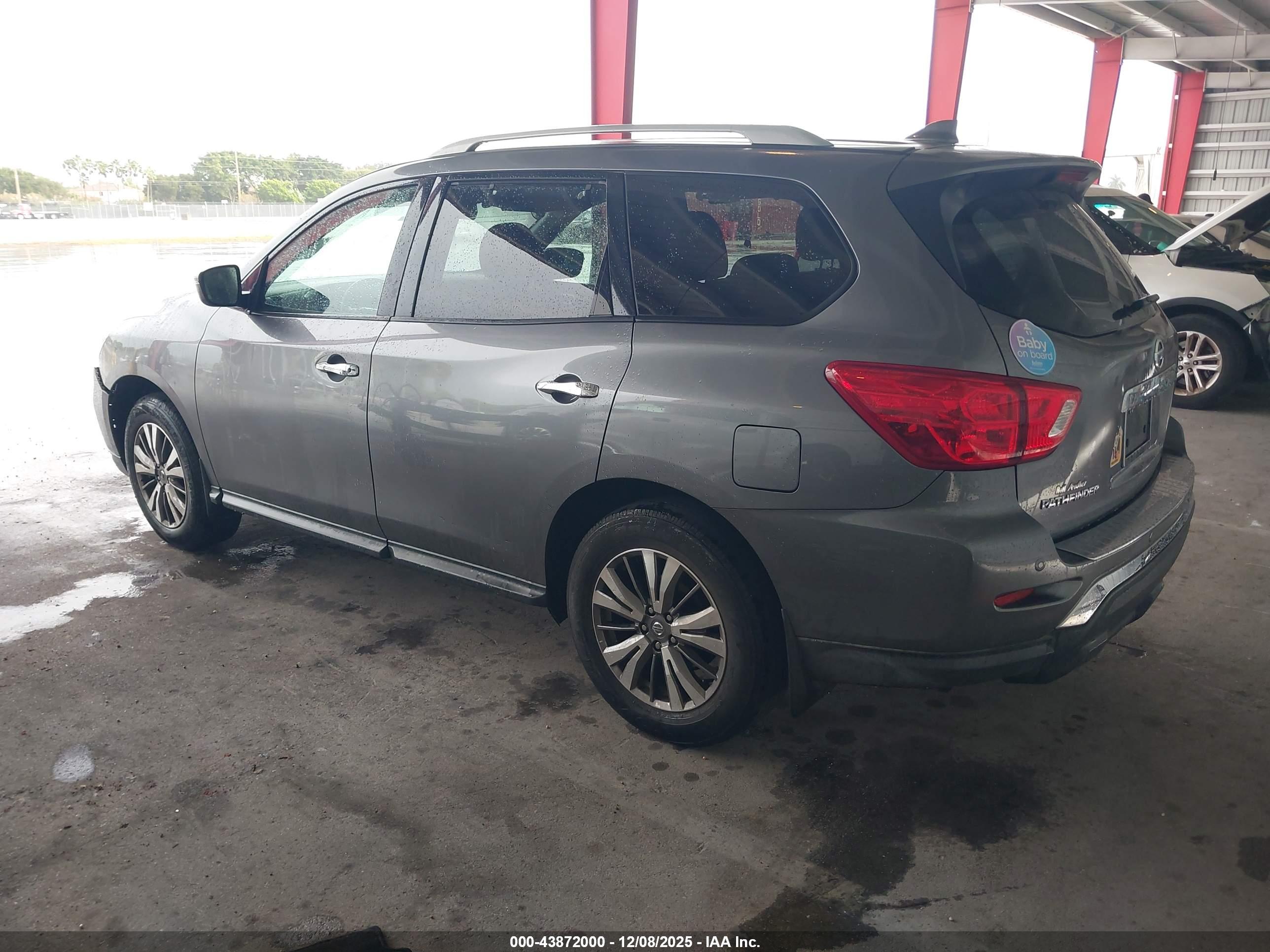 NISSAN PATHFINDER image 3