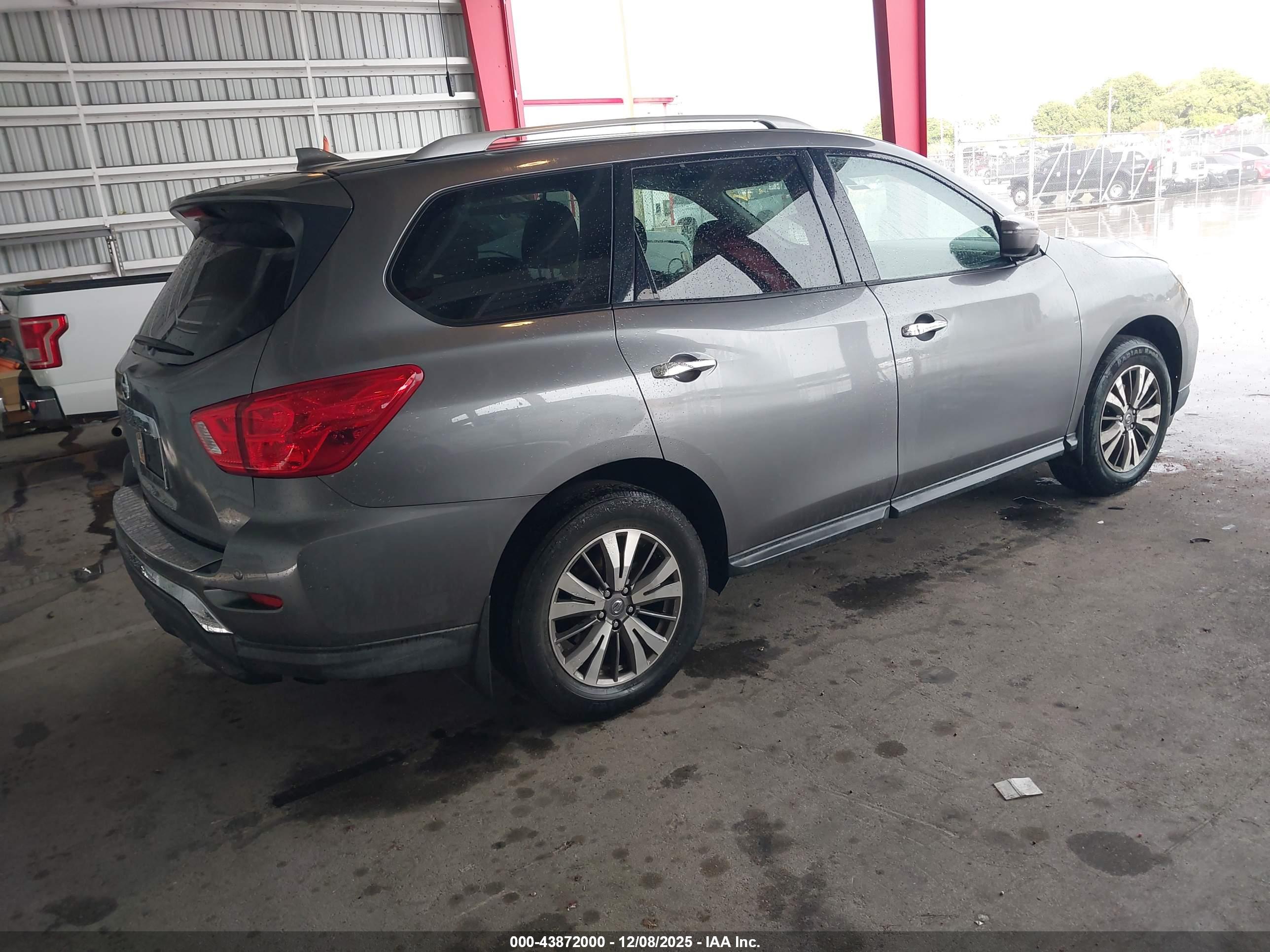 NISSAN PATHFINDER image 4