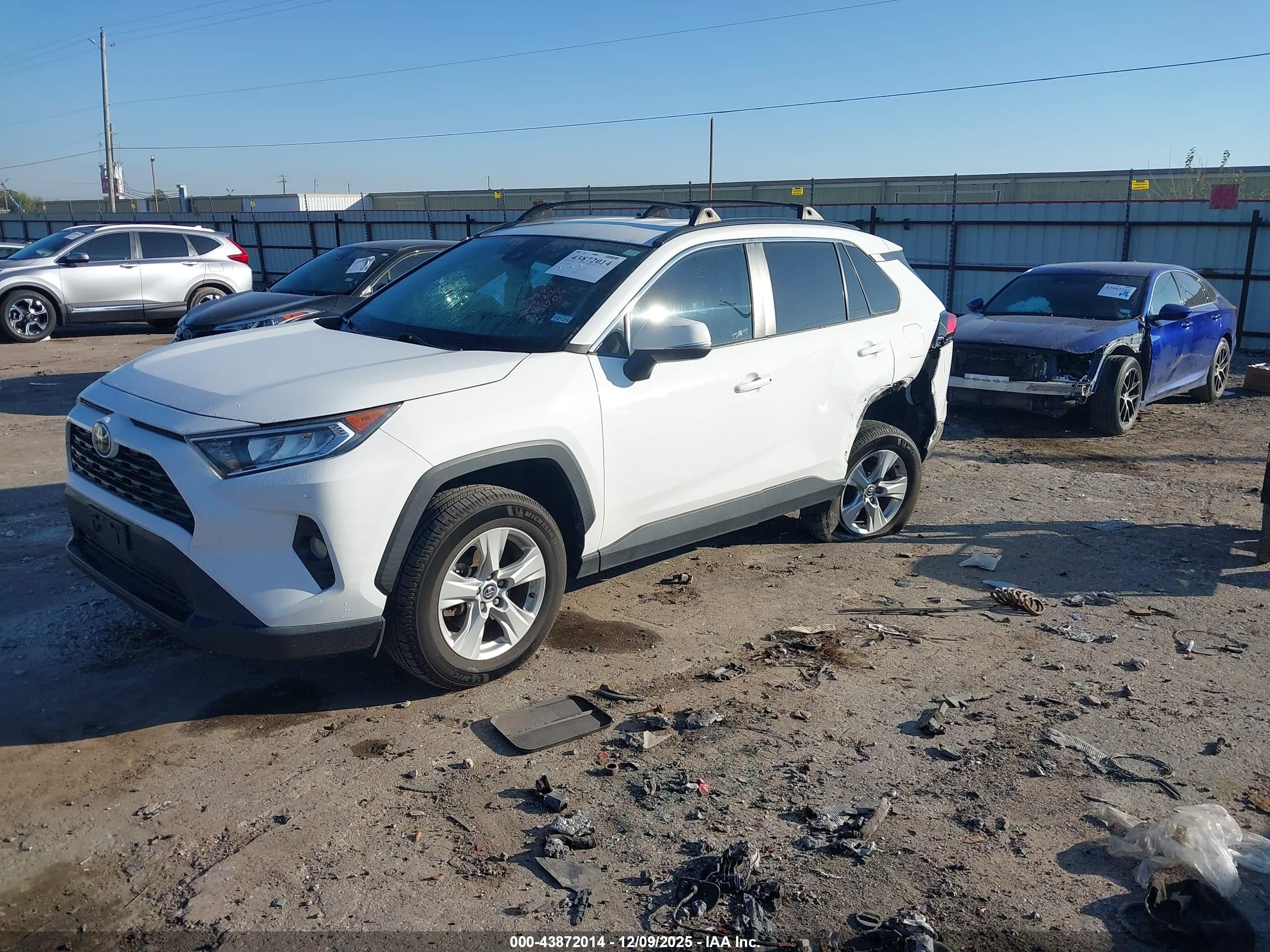 TOYOTA RAV4 image 2
