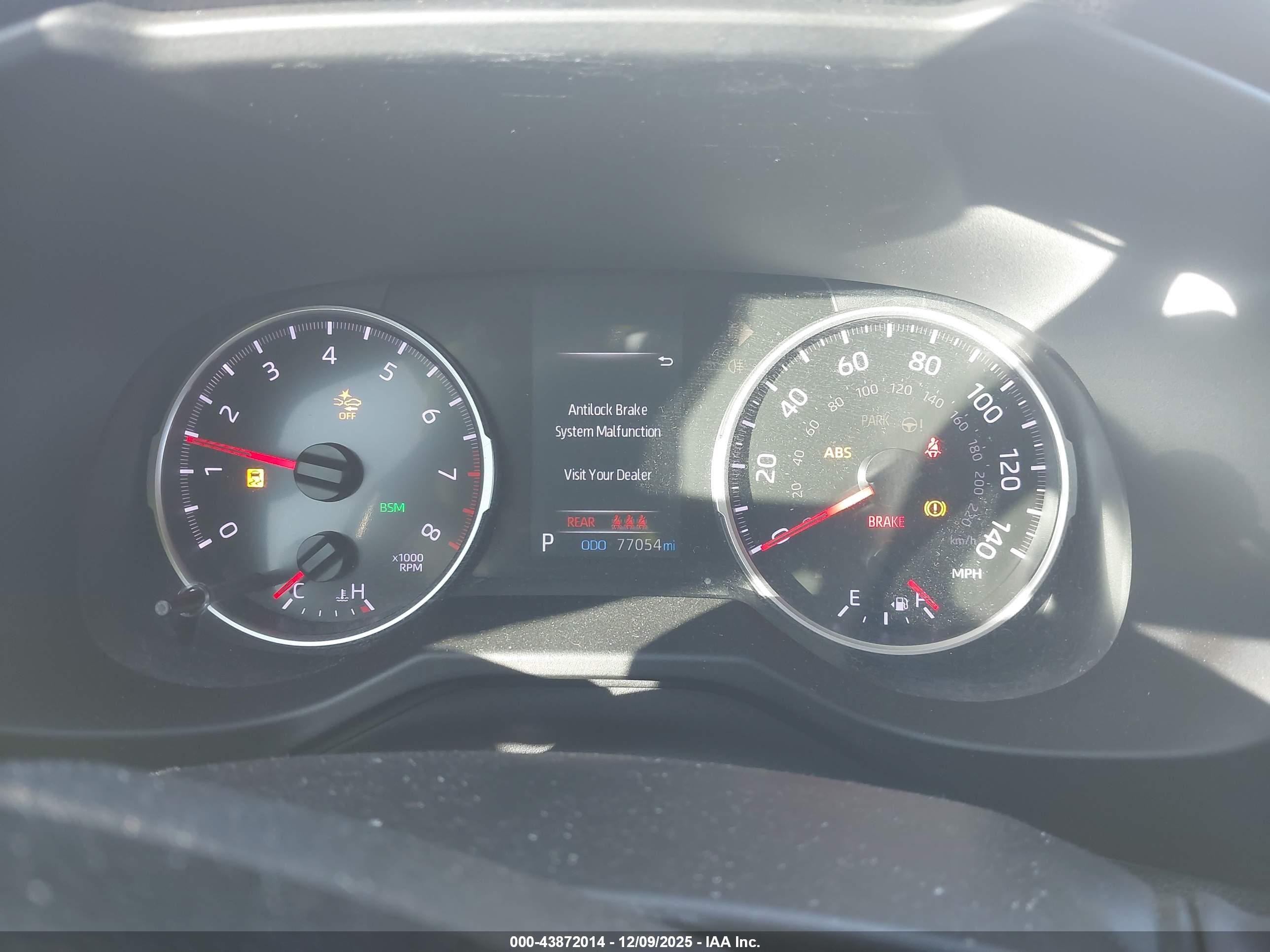 TOYOTA RAV4 image 7